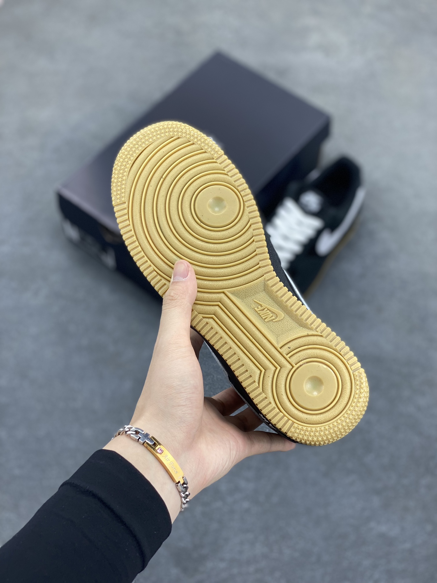 图片[5]-Nike Air Force 1 Low 黑白生胶底 空军一号低帮运动休闲板鞋 原楦头原纸板 打造纯正空军版型#专注外贸渠道 全掌内置蜂窝气垫 #原盒配件 原厂中底钢印、拉帮完美 货号：IB6388-001 尺码：36 36.5 37.5 38 38.5 39 40 40.5 41 42 42.5 43 44 44.5 45-选品中心