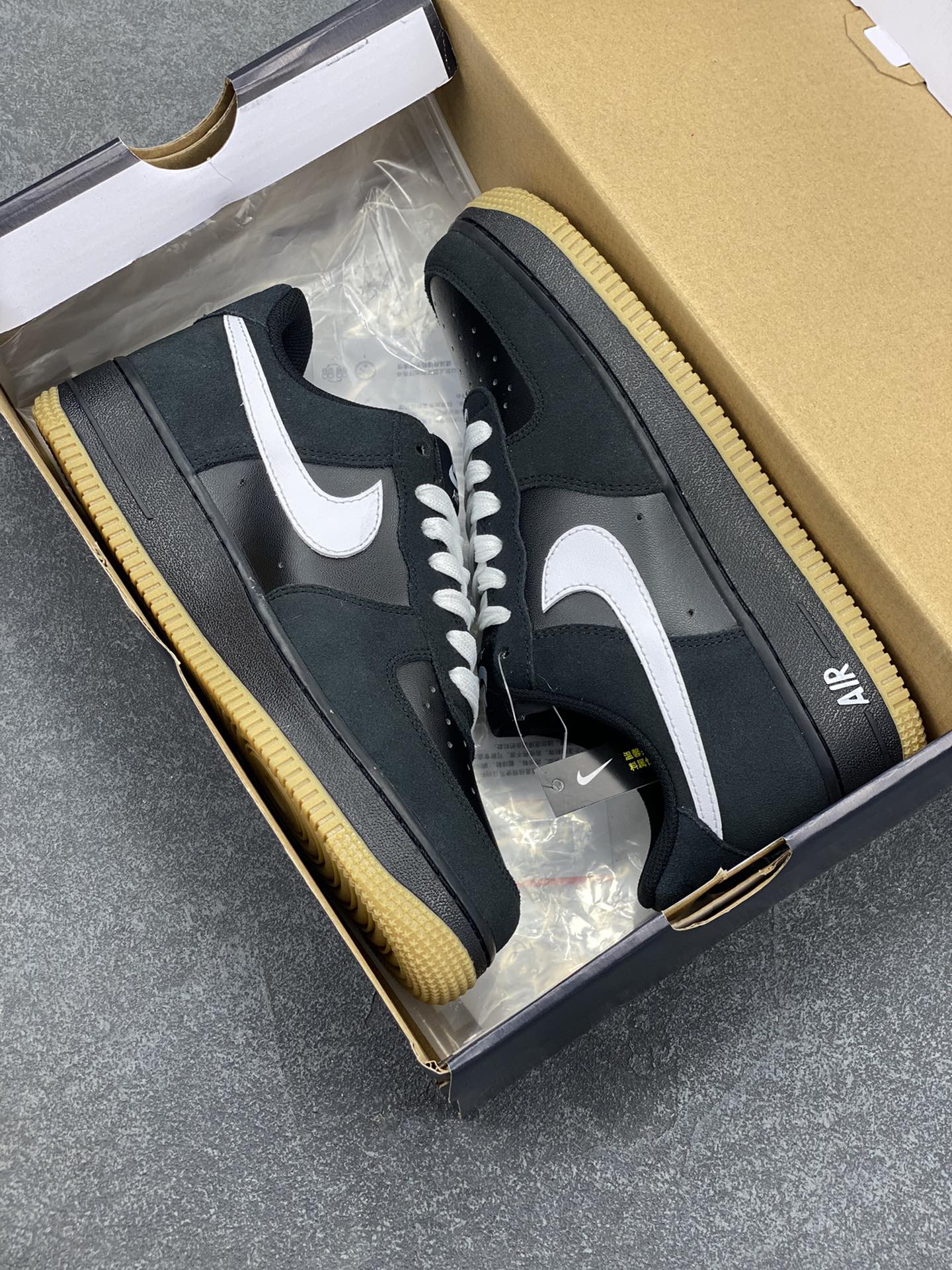 图片[9]-Nike Air Force 1 Low 黑白生胶底 空军一号低帮运动休闲板鞋 原楦头原纸板 打造纯正空军版型#专注外贸渠道 全掌内置蜂窝气垫 #原盒配件 原厂中底钢印、拉帮完美 货号：IB6388-001 尺码：36 36.5 37.5 38 38.5 39 40 40.5 41 42 42.5 43 44 44.5 45-选品中心