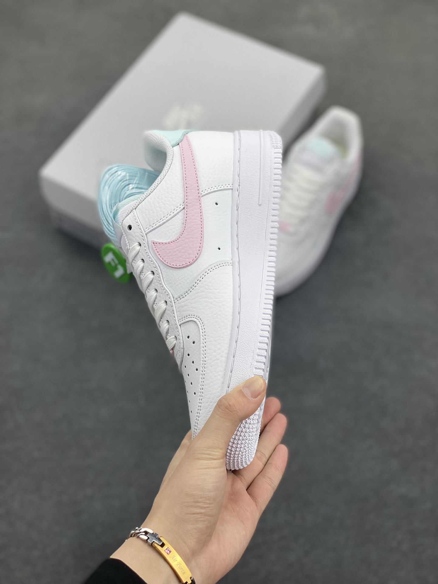 图片[3]-Nk Air Force 1\’07 Low 白粉 空军一号低帮休闲板鞋 原楦头原纸板 打造纯正空军版型#专注外贸渠道 全掌内置蜂窝气垫 #原盒配件 原厂中底钢印、拉帮完美 货号：IH0640-161 尺码：35.5 36 36.5 37.5 38 38.5 39 40 40.5 41 42-选品中心