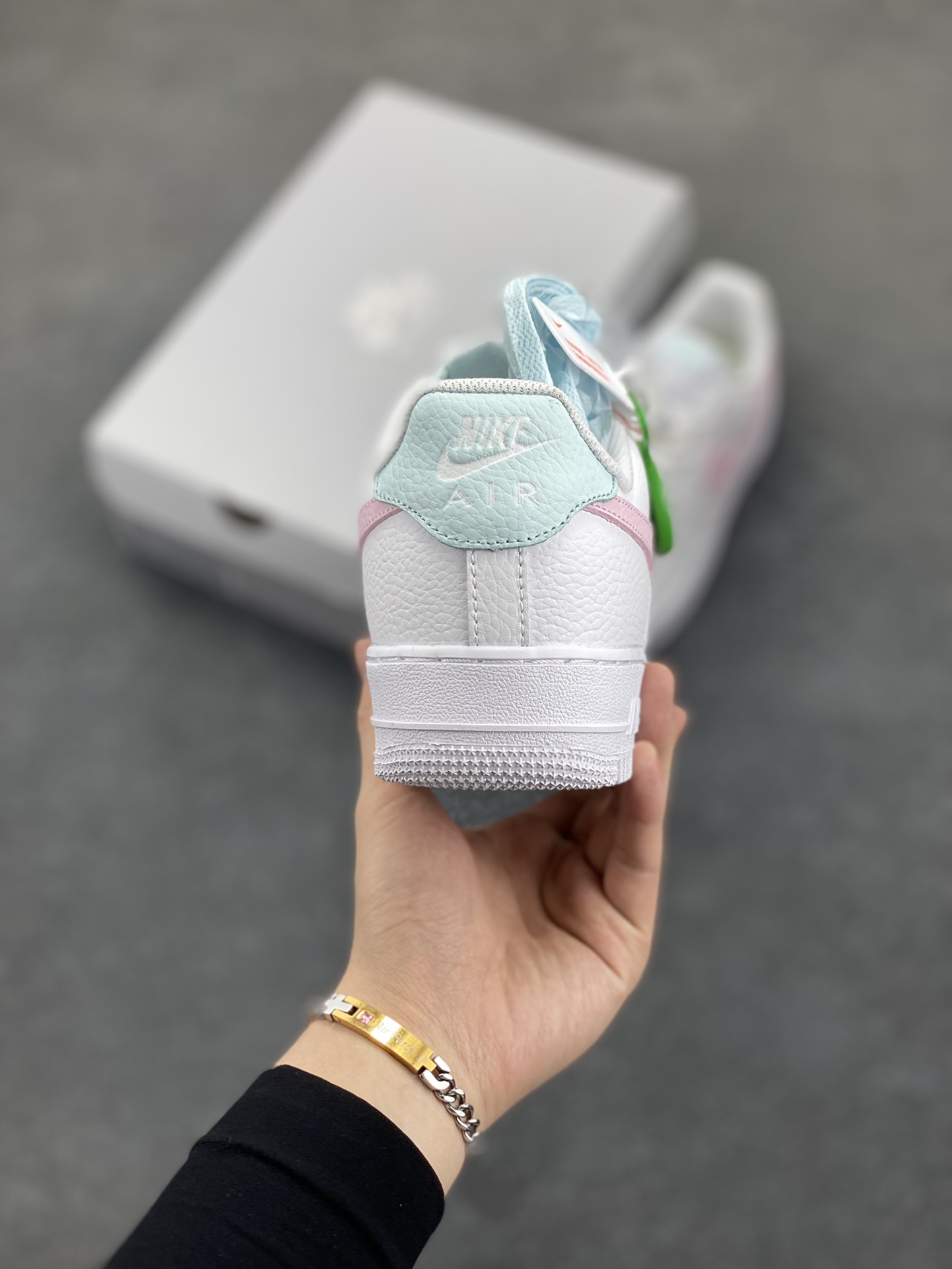 图片[4]-Nk Air Force 1\’07 Low 白粉 空军一号低帮休闲板鞋 原楦头原纸板 打造纯正空军版型#专注外贸渠道 全掌内置蜂窝气垫 #原盒配件 原厂中底钢印、拉帮完美 货号：IH0640-161 尺码：35.5 36 36.5 37.5 38 38.5 39 40 40.5 41 42-选品中心