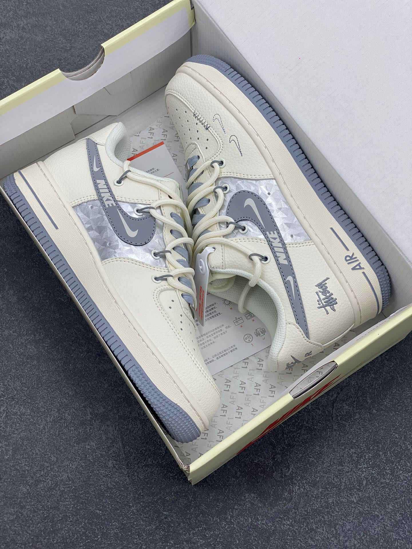 图片[9]-NIke Air Force 1 \’07 Low “斯图西联名——灰钻石抽绳”空军一号 低帮 运动鞋 休闲鞋 折边针车 工艺难度大 原楦头原纸板 原装鞋盒 定制五金配件 内置全掌气垫 原厂鞋底 货号：DM6868-072 尺码：36 36.5 37.5 38 38.5 39 40 40.5 41 42 42.5 43 44 44.5 45-选品中心