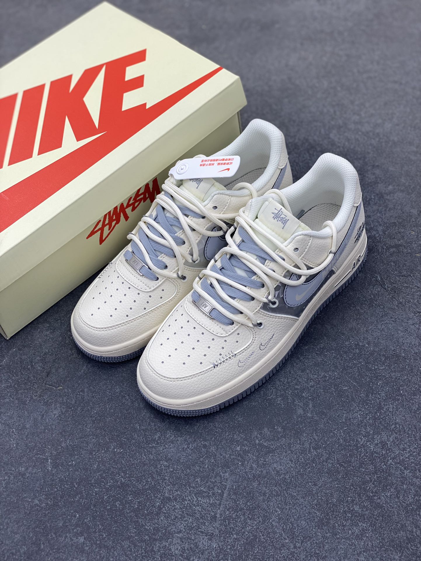 图片[8]-NIke Air Force 1 \’07 Low “斯图西联名——灰钻石抽绳”空军一号 低帮 运动鞋 休闲鞋 折边针车 工艺难度大 原楦头原纸板 原装鞋盒 定制五金配件 内置全掌气垫 原厂鞋底 货号：DM6868-072 尺码：36 36.5 37.5 38 38.5 39 40 40.5 41 42 42.5 43 44 44.5 45-选品中心
