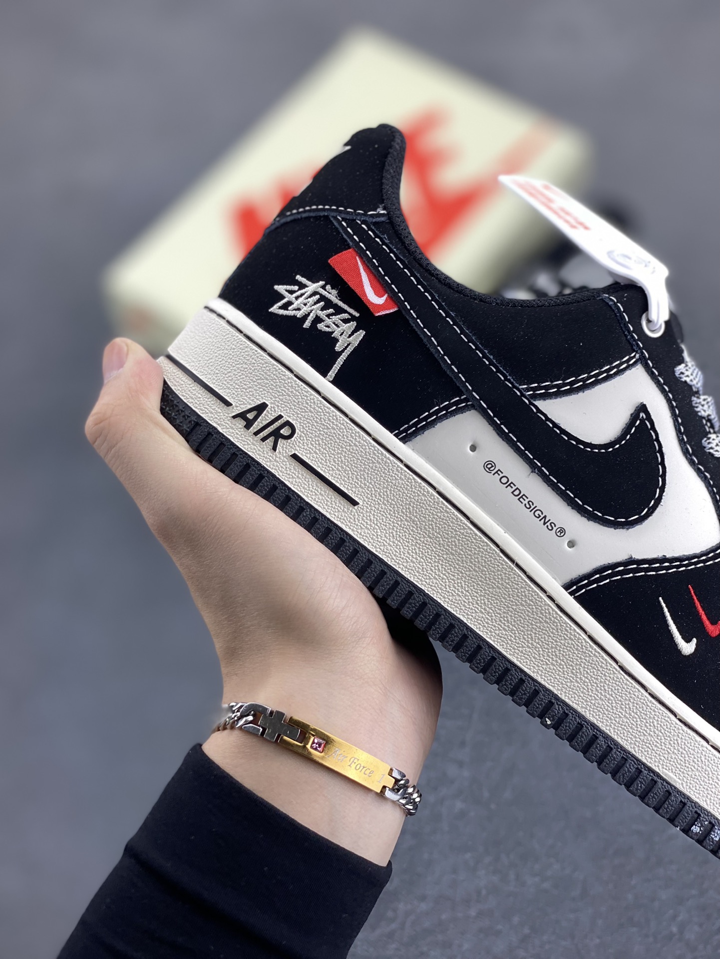 图片[6]-Nike Air Force 1 Low 空军一号低帮百搭休闲运动板鞋。柔软、弹性十足的缓震性能和出色的中底设计，横跨复古与现代的外型结合，造就出风靡全球三十多年的Force 1，直到今天还深受青睐。 货号：SJ6698-012 尺码：36 36.5 37.5 38 38.5 39 40 40.5 41 42 42.5 43 44 44.5 45-选品中心