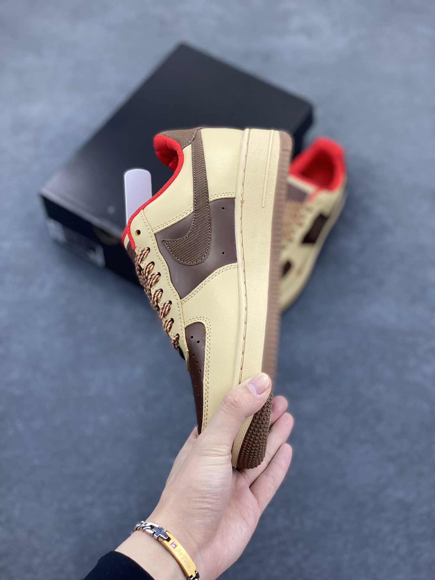 图片[3]-Nike Air Force 1 Low 空军一号低帮百搭休闲运动板鞋。柔软、弹性十足的缓震性能和出色的中底设计，横跨复古与现代的外型结合，造就出风靡全球三十多年的Force 1，直到今天还深受青睐。 货号：HQ3447-222 尺码：39 40 40.5 41 42 42.5 43 44 44.5 45-选品中心