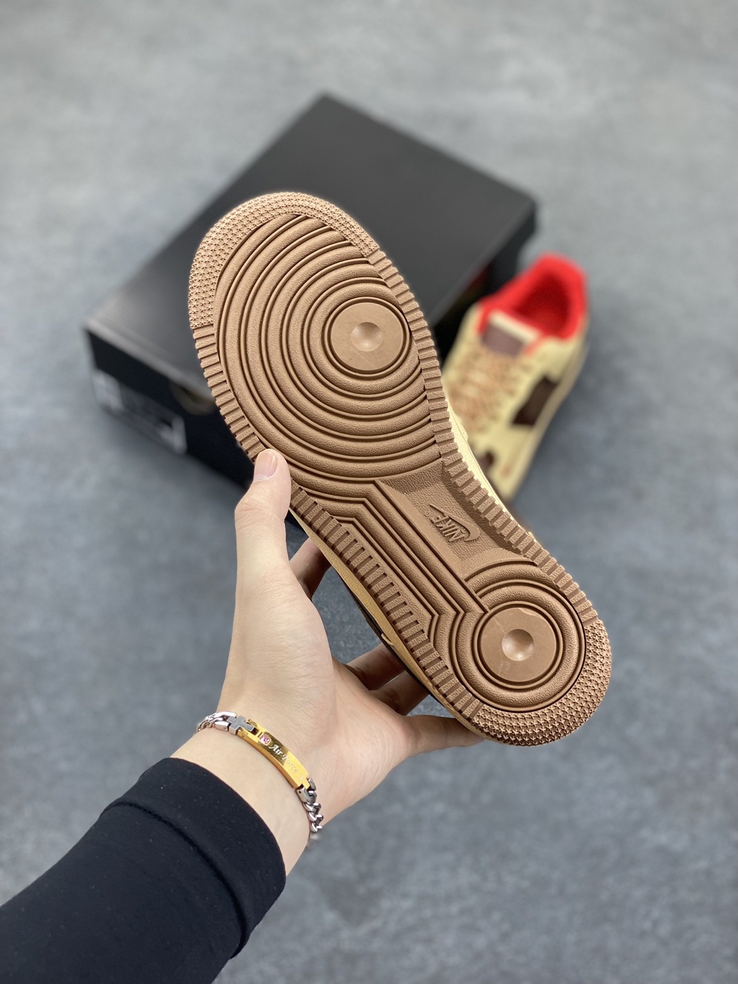 图片[5]-Nike Air Force 1 Low 空军一号低帮百搭休闲运动板鞋。柔软、弹性十足的缓震性能和出色的中底设计，横跨复古与现代的外型结合，造就出风靡全球三十多年的Force 1，直到今天还深受青睐。 货号：HQ3447-222 尺码：39 40 40.5 41 42 42.5 43 44 44.5 45-选品中心