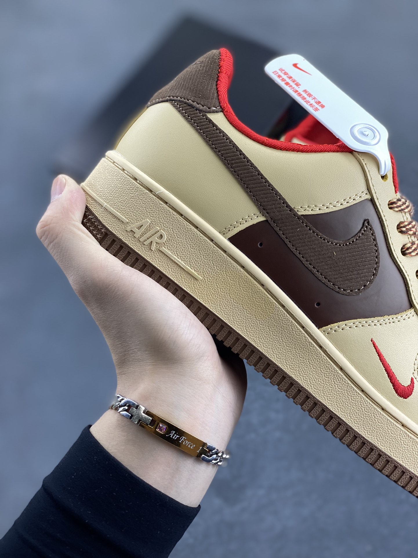 图片[6]-Nike Air Force 1 Low 空军一号低帮百搭休闲运动板鞋。柔软、弹性十足的缓震性能和出色的中底设计，横跨复古与现代的外型结合，造就出风靡全球三十多年的Force 1，直到今天还深受青睐。 货号：HQ3447-222 尺码：39 40 40.5 41 42 42.5 43 44 44.5 45-选品中心