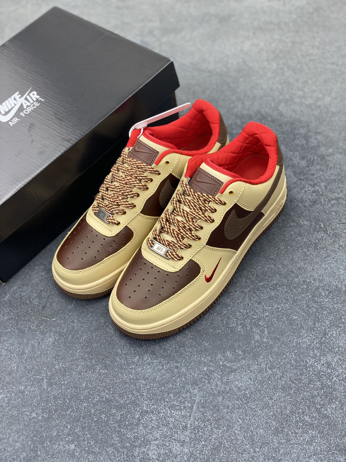 图片[8]-Nike Air Force 1 Low 空军一号低帮百搭休闲运动板鞋。柔软、弹性十足的缓震性能和出色的中底设计，横跨复古与现代的外型结合，造就出风靡全球三十多年的Force 1，直到今天还深受青睐。 货号：HQ3447-222 尺码：39 40 40.5 41 42 42.5 43 44 44.5 45-选品中心