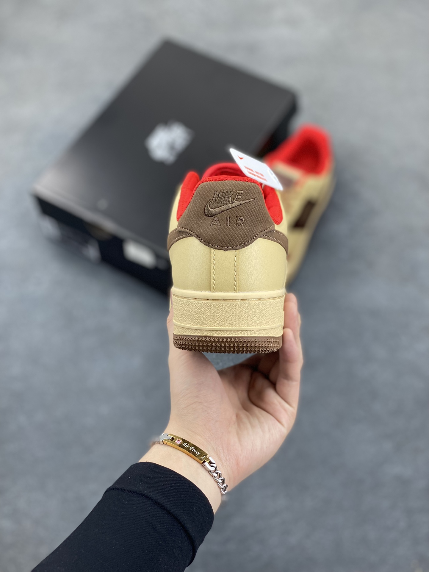 图片[4]-Nike Air Force 1 Low 空军一号低帮百搭休闲运动板鞋。柔软、弹性十足的缓震性能和出色的中底设计，横跨复古与现代的外型结合，造就出风靡全球三十多年的Force 1，直到今天还深受青睐。 货号：HQ3447-222 尺码：39 40 40.5 41 42 42.5 43 44 44.5 45-选品中心