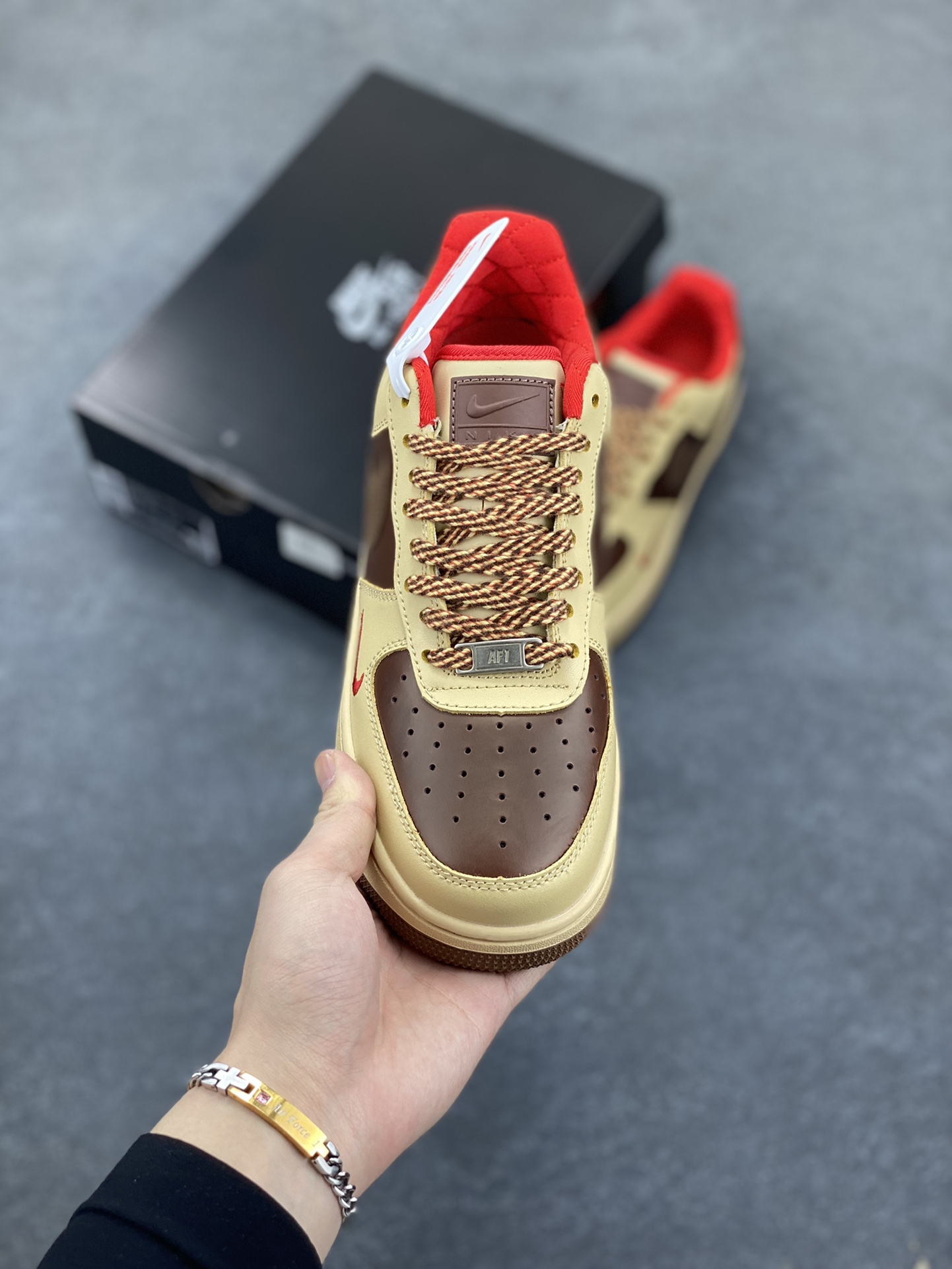 图片[2]-Nike Air Force 1 Low 空军一号低帮百搭休闲运动板鞋。柔软、弹性十足的缓震性能和出色的中底设计，横跨复古与现代的外型结合，造就出风靡全球三十多年的Force 1，直到今天还深受青睐。 货号：HQ3447-222 尺码：39 40 40.5 41 42 42.5 43 44 44.5 45-选品中心