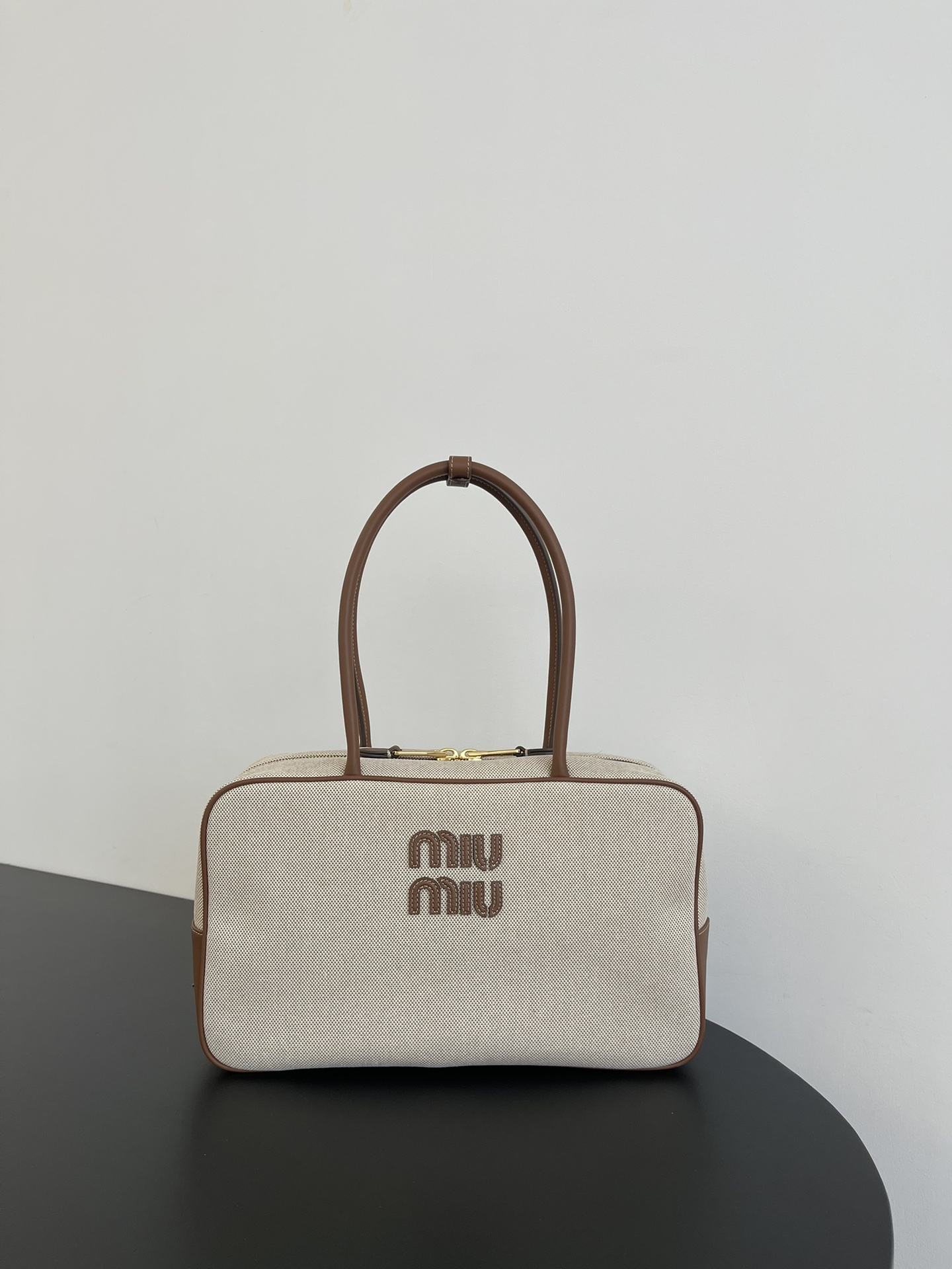 P700 Bolso de lona grande 𝗠𝗶𝘂𝗠𝗶𝘂 clásico, lona con cuero de becerro, suave y duradero, más ligero y versátil que …