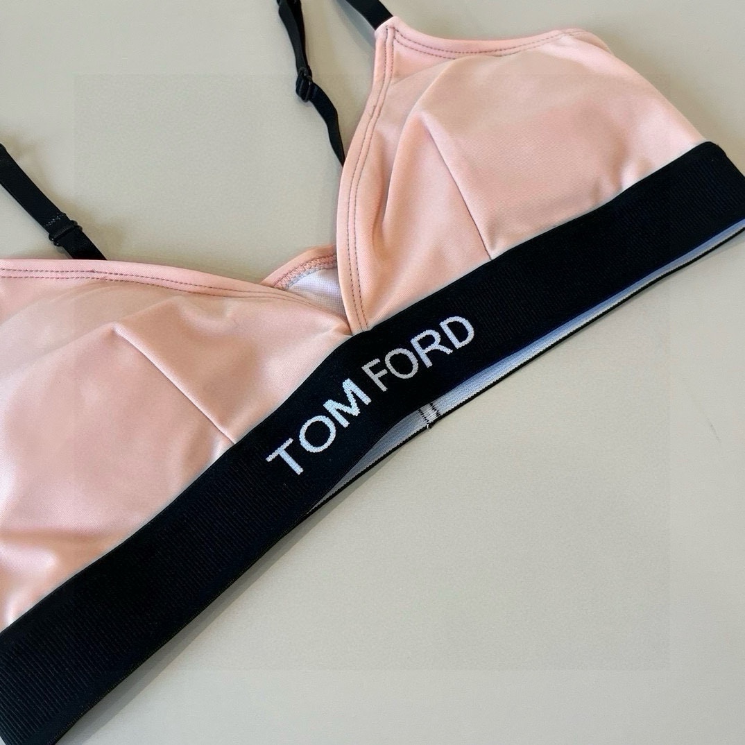 。
TOMFORD新款比基尼中古套装  吊带背心 三角打底裤分体泳衣 S M L X L