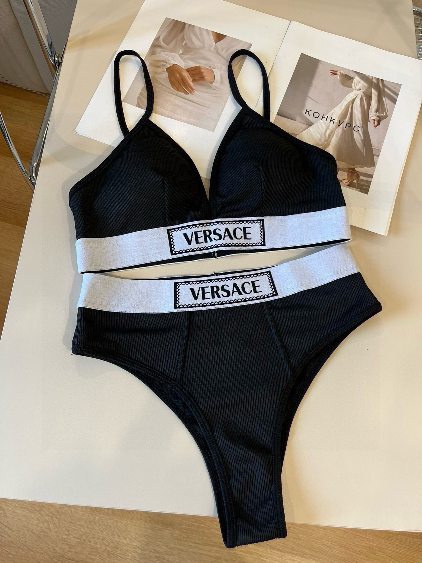 。
Versac*新款织带比基尼分体泳衣套装 黑色白色ＳＭＬ