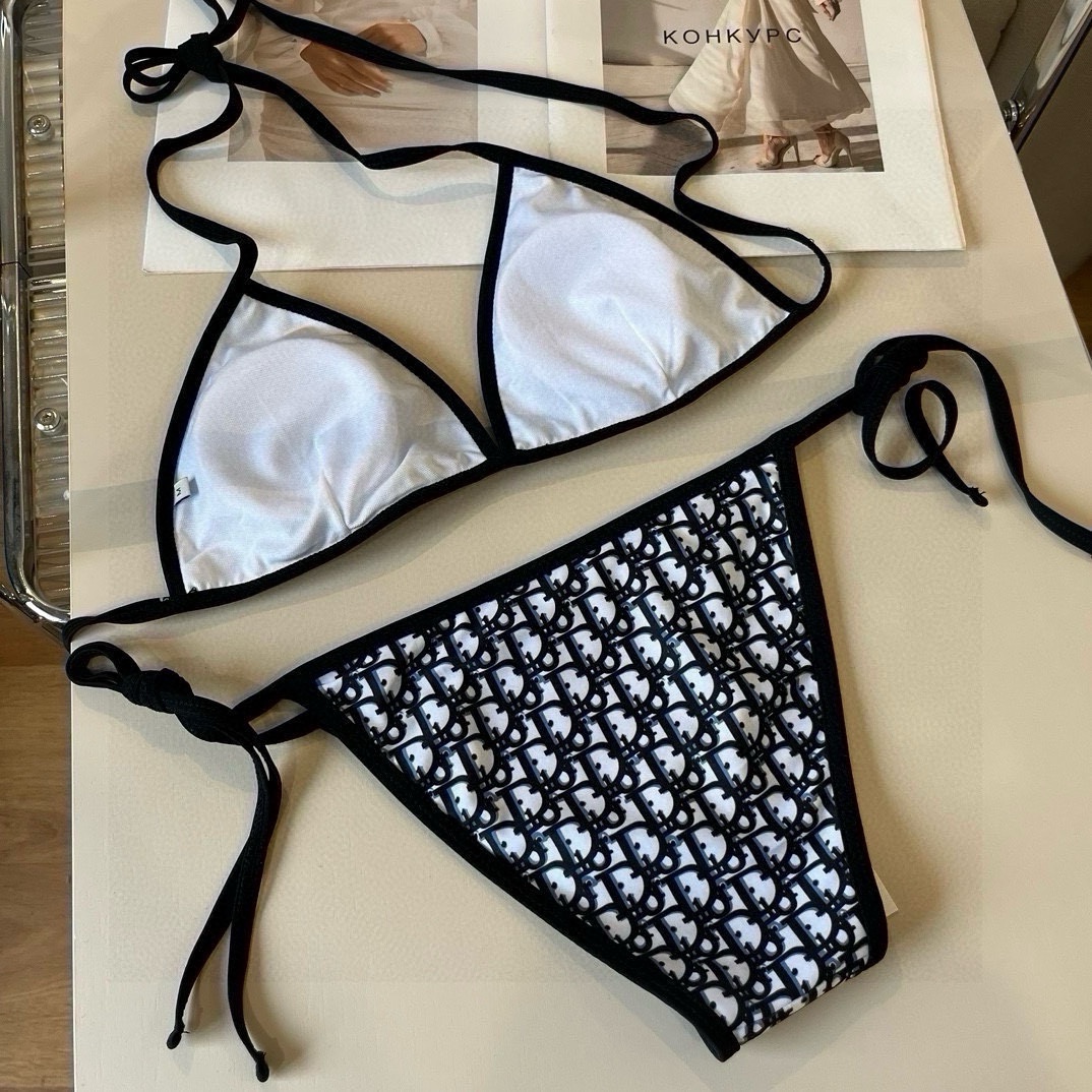 。
Dior迪奥 经典比基尼👙❤️😍🥰适合多种场景的游泳衣🏊‍♀️海边 游泳池 温泉 水上乐园 漂流都可
