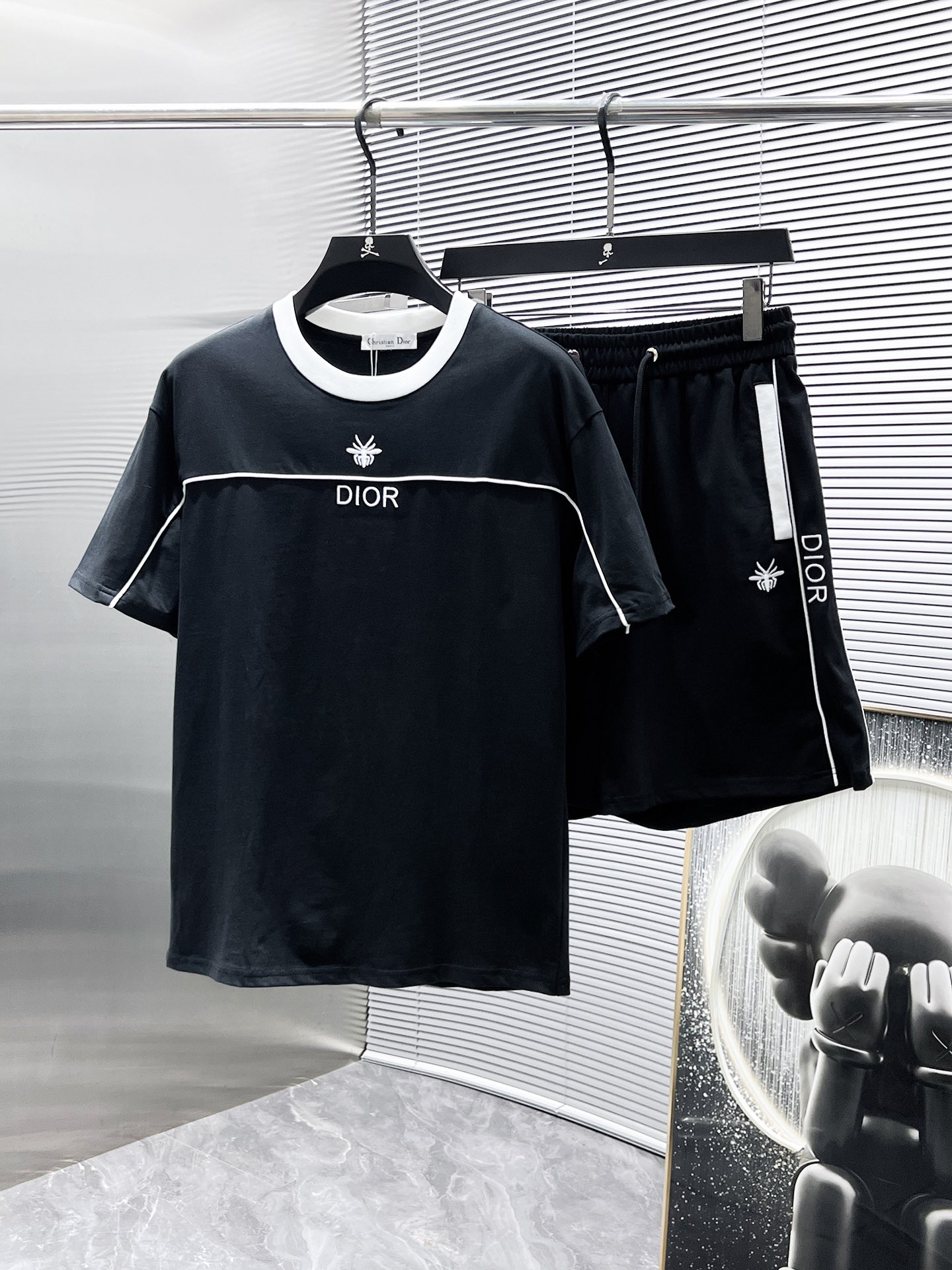 Ensemble Dior Été 2025 : T-shirt & Short, Confort Premium, Design Élégant