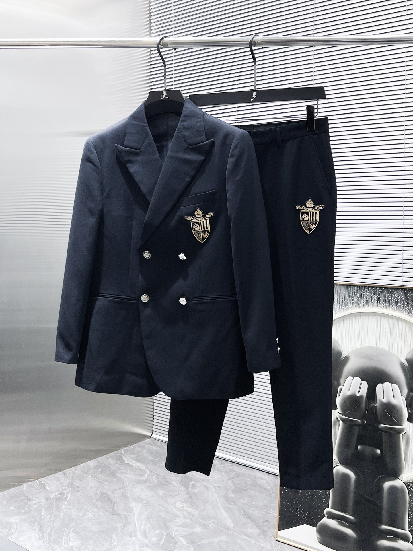 Fendi 2025 Spring/Summer Slim-Fit Cropped Trousers with Logo Detail 10 i1746162200 2872 8