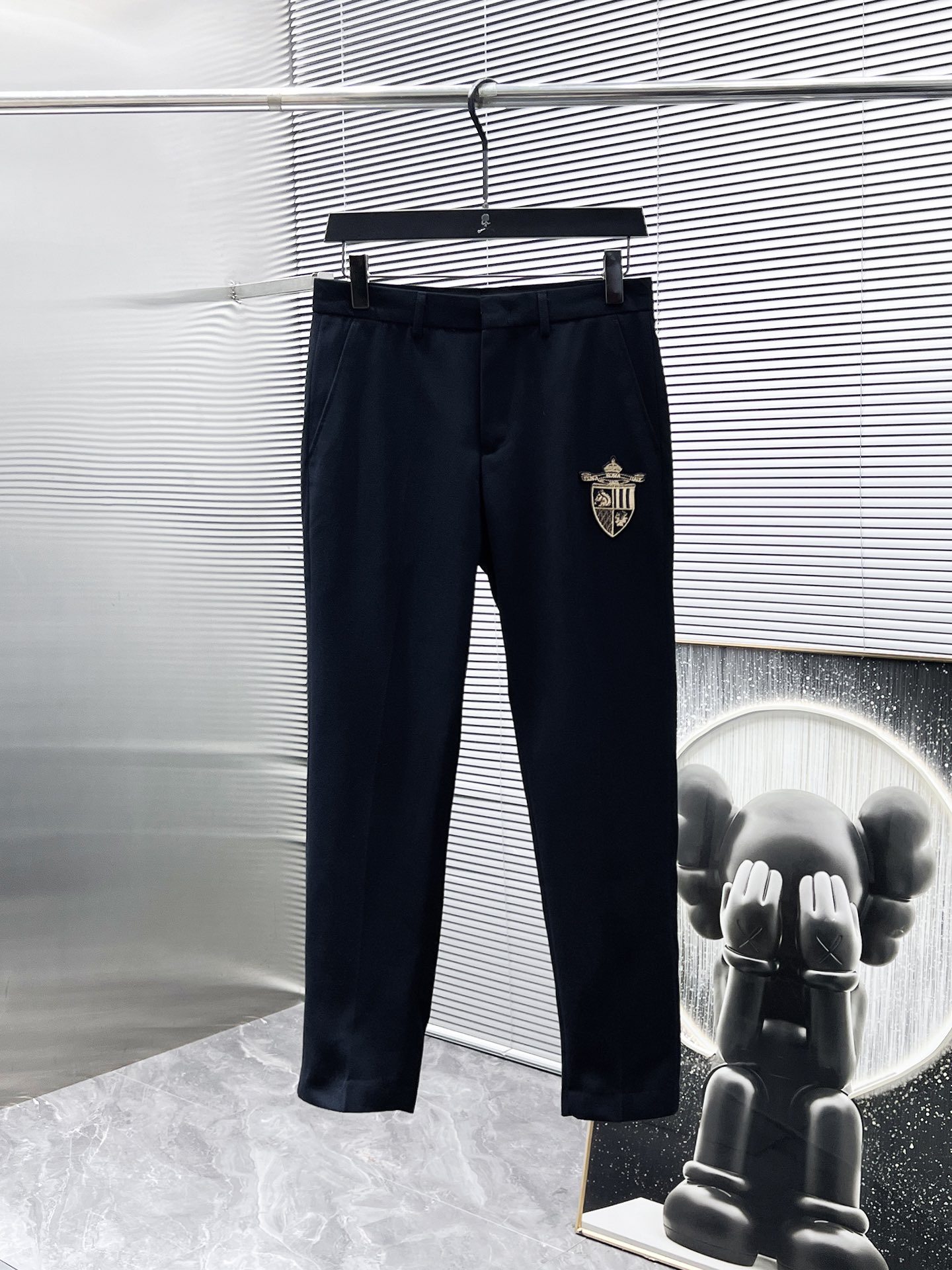 Fendi 2025 Spring/Summer Slim-Fit Cropped Trousers with Logo Detail 2 i1746162200 4990 0