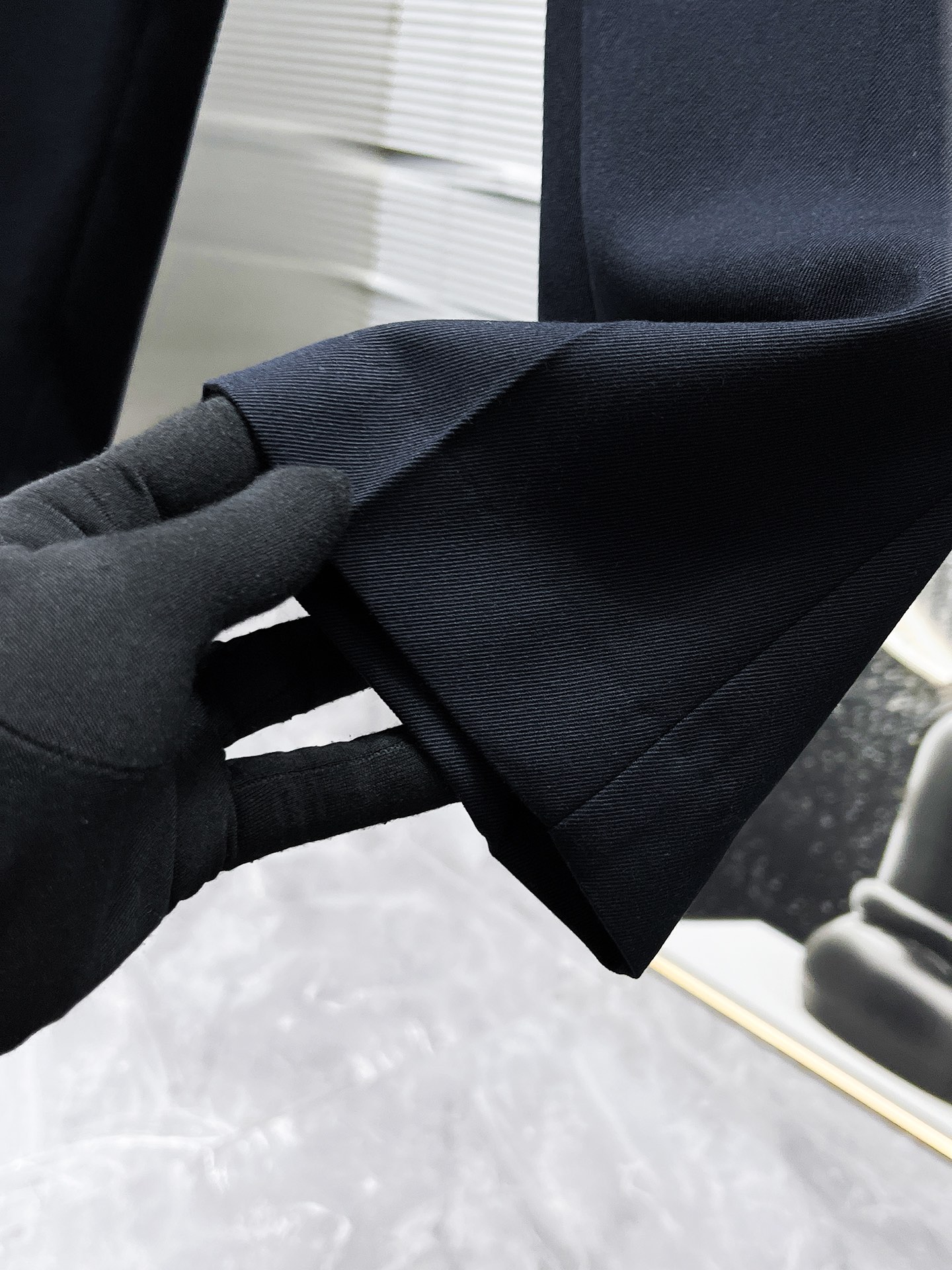 Fendi 2025 Spring/Summer Slim-Fit Cropped Trousers with Logo Detail 9 i1746162200 8626 7