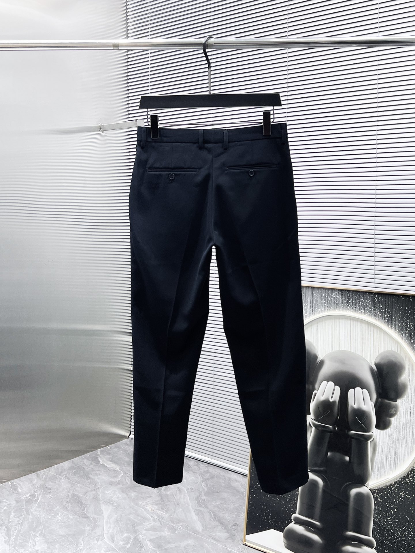 Fendi 2025 Spring/Summer Slim-Fit Cropped Trousers with Logo Detail 3 i1746162200 8825 1