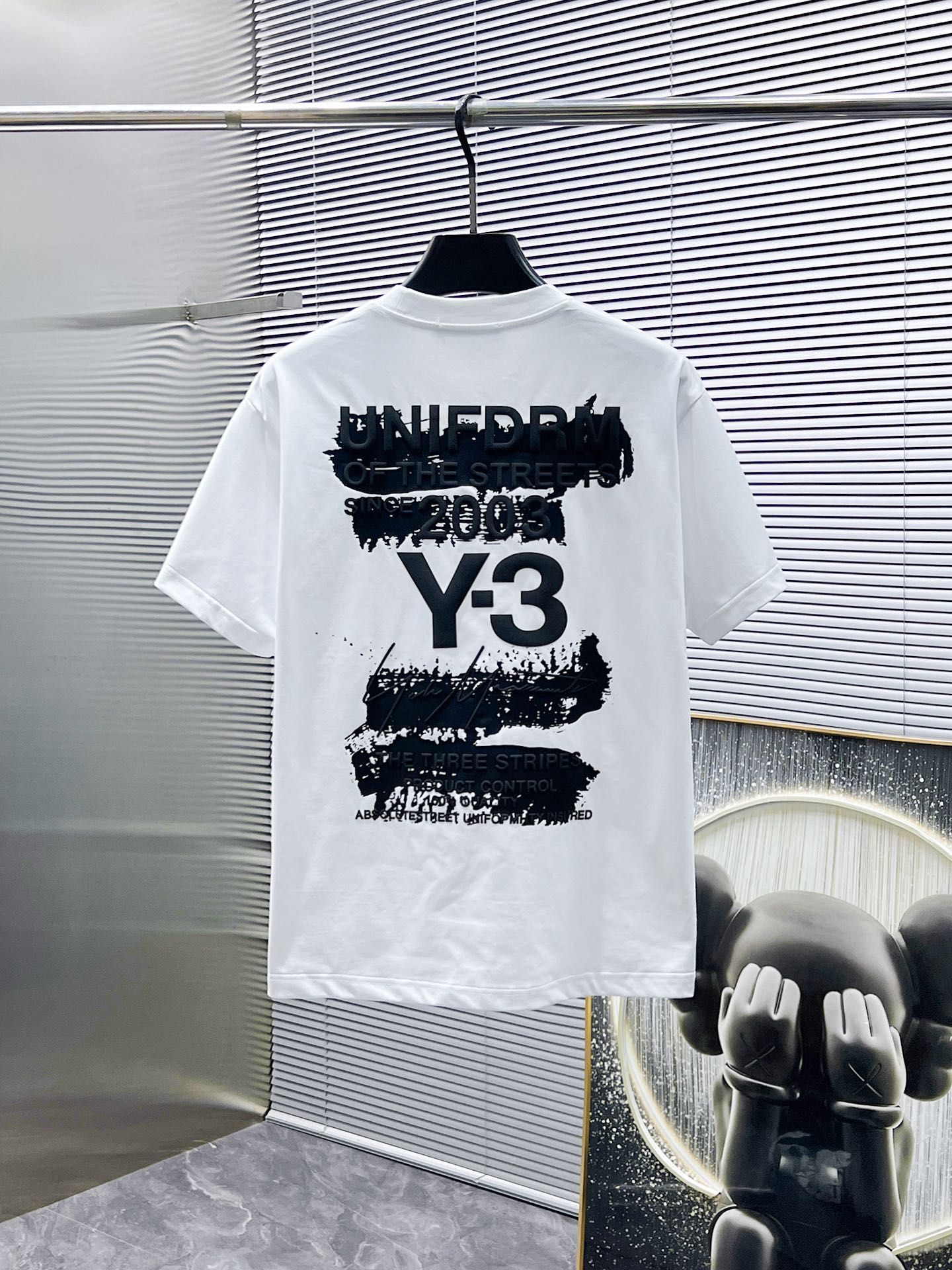 P120  Y3  2025ss新款 半袖 体恤 短袖 圆领T恤，高端版本！专柜定制面料 透气舒适度高，细节无可挑剔，品牌元素设计理念，体现高品质。手感细腻柔软！呈现休闲裁剪，上身版型超赞！🐯码数：S-XXL