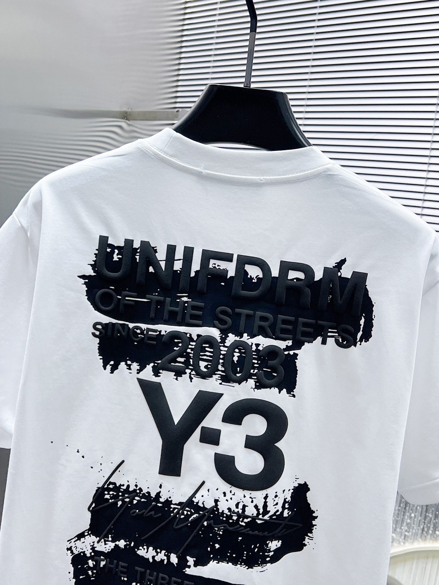 P120  Y3  2025ss新款 半袖 体恤 短袖 圆领T恤，高端版本！专柜定制面料 透气舒适度高，细节无可挑剔，品牌元素设计理念，体现高品质。手感细腻柔软！呈现休闲裁剪，上身版型超赞！🐯码数：S-XXL