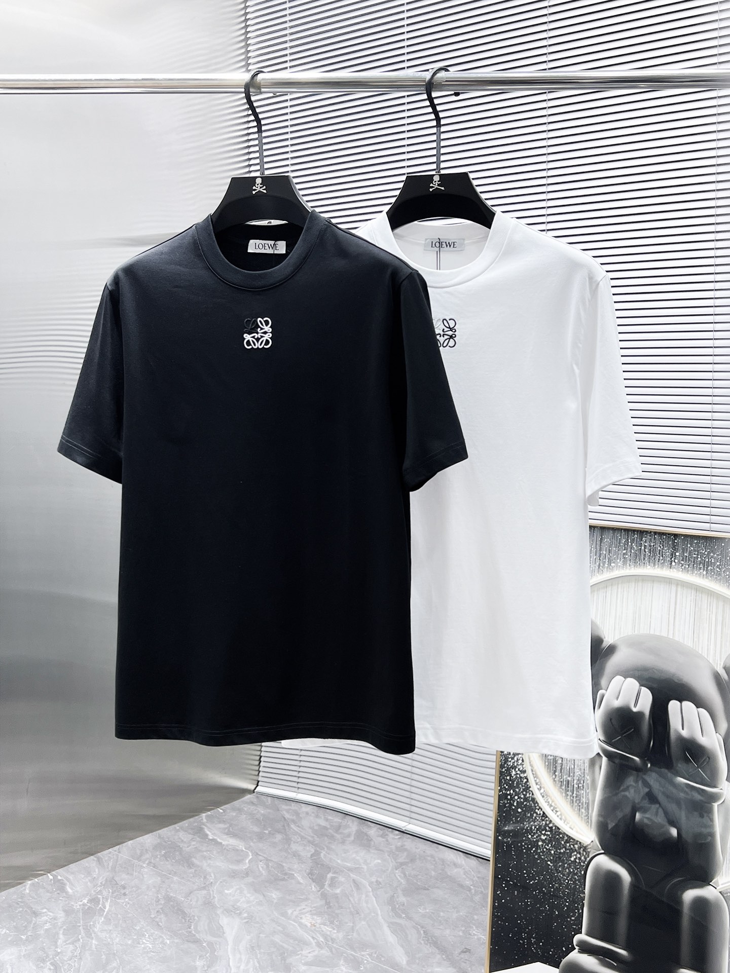 P180  罗意威  loewe  2025ss新款 半袖 体恤 短袖 圆领T恤，高端版本！专柜定制面料 透气舒适度高，细节无可挑剔，品牌元素设计理念，体现高品质。手感细腻柔软！呈现休闲裁剪，上身版型超赞！🐯码数：48-56
