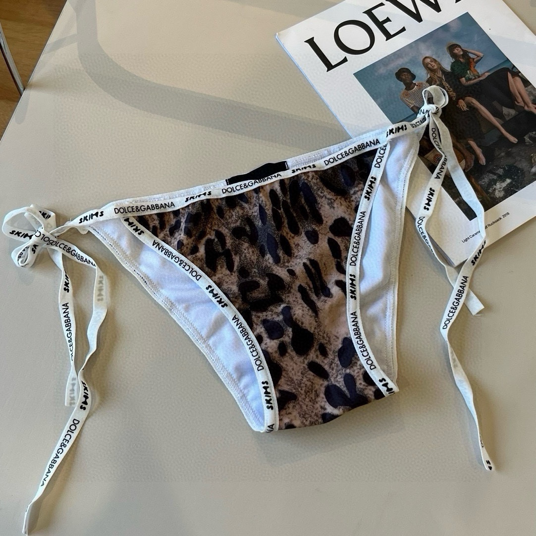 。
D&G杜嘉班纳新款织带比基尼分体泳衣套装 ＳＭＬXL