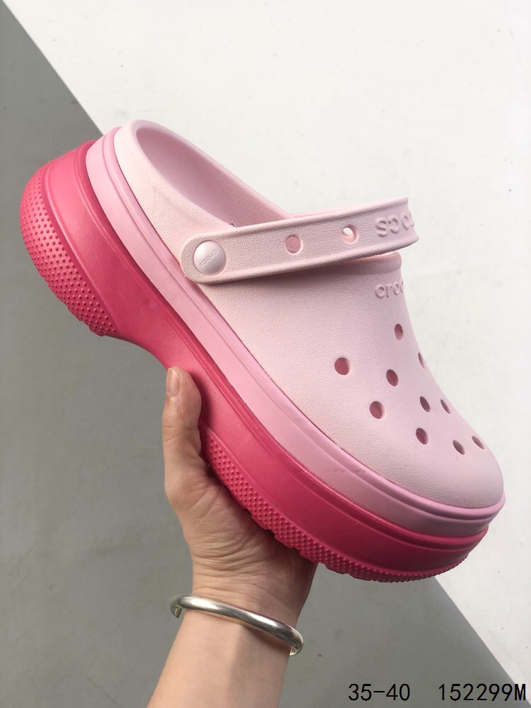 Crocs Classic Clog Platform Sandal | Lightweight & Comfortable Beach Shoes 4 i1746196062 2355 2