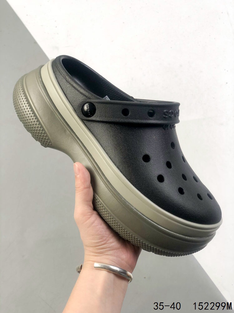 Crocs Classic Clog Platform Sandal | Lightweight & Comfortable Beach Shoes 3 i1746196062 3807 1