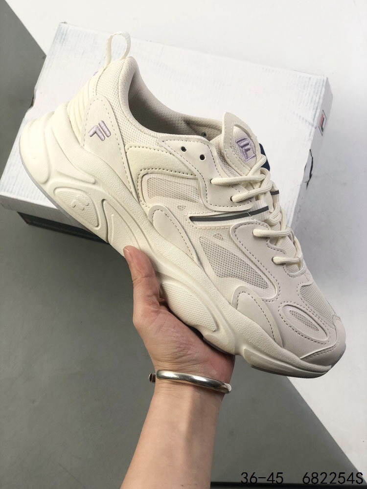 💰160
真标带半码！
FILA斐乐 Mars 火星2.0低帮复古百搭运动老爹鞋
采用优质头层皮饰片拼接透气 纤维网面材质#轻质EVA泡沫缓冲中底 耐磨橡胶外底 
货号:F12W141116FBK
Size:36 36.5 37.5 38 38.5 39 40 40.5 41 42 42.5 43 44 45
ID:682254S