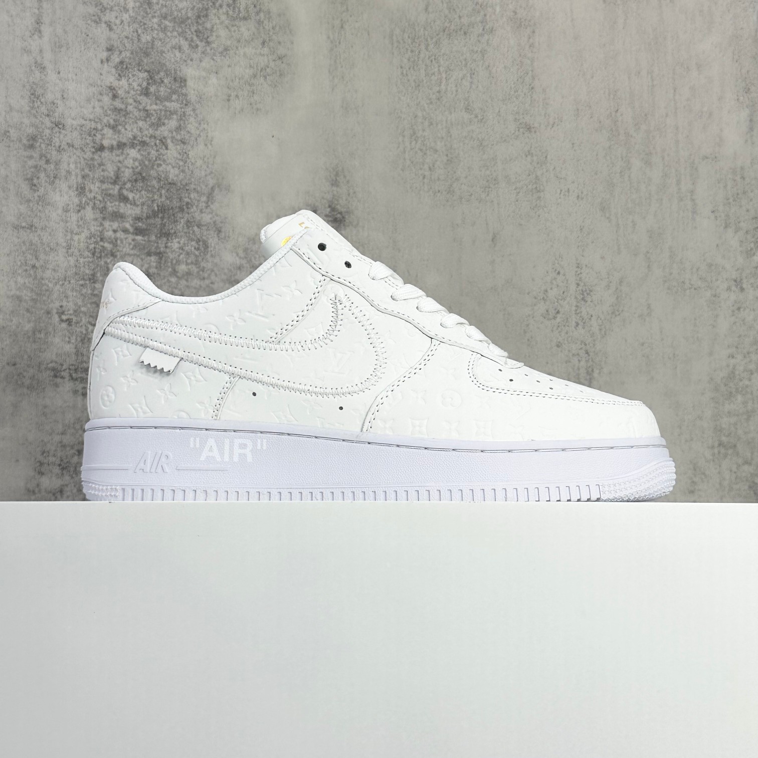 NO:284631,Shipping today [YH scan version] upgraded version Louis VuittonxNike Air Force 1 Low low-top lace-up shoes LV joint brand Air Force One AF1 low-top sports and casual shoes Official synchronization 1 to 1 original level Head layer leather Full of cleanliness workmanship details Original last original cardboard Create a pure Air Force version # Focus on foreign trade channels Built-in honeycomb air cushion in full palm # Original box accessories Original midsole steel stamp and pull-up perfect restoration Size 36 36.5 37 38 38.5 39 40 40.5 41 42 42.5 43 44 44.5 45 46,,louis vuitton,louis vuitton19860909今天出货【YH扫描版本】升级版  LouisVuittonxNike Air Force 1 Low低帮系带板鞋 LV联名 空军一号 AF1低帮运动休闲板鞋 官方同步 1比1原装级别 头层皮料 清洁度做工细节拉满 原楦头原纸板 打造纯正空军版型#专注外贸渠道 全掌内置蜂窝气垫 #原盒配件 原厂中底钢印、拉帮完美还原 尺码36 36.5 37 38 38.5 39 40 40.5 41 42 42.5 43 44 44.5 45 46,,louis vuitton,louis vuitton,Men's shoes