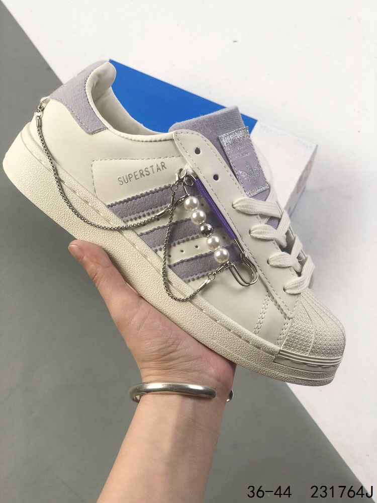 Adidas Superstar Classic Casual Sneakers with Trefoil Pattern - Iconic Style 4 i1746201954 6265 2