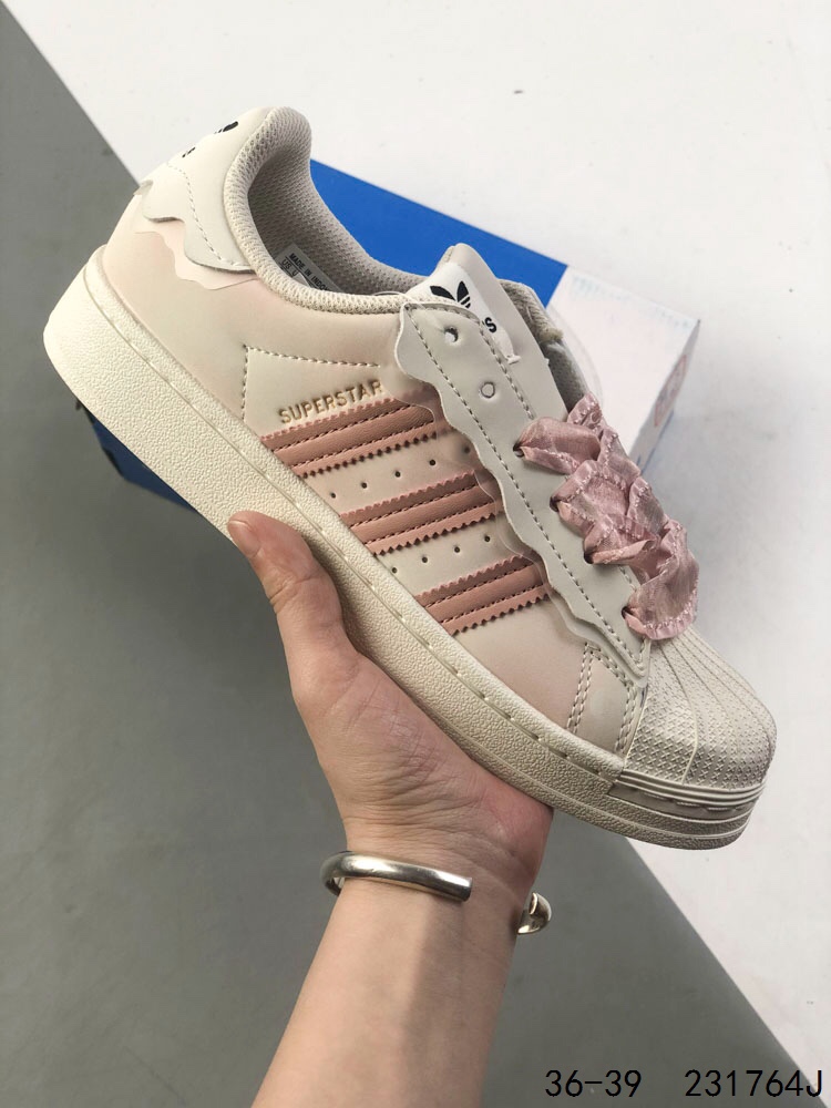 Adidas Superstar Classic Casual Sneakers with Trefoil Pattern - Iconic Style 6 i1746201954 9321 4