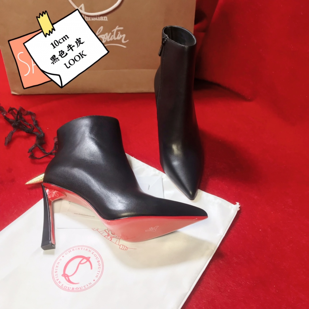NO:100749,High-end customization 2025 autumn and winter boot classic series!  H10Cm. Size 34-42. Customized leather large sole. X8287-1, black cowhide, apricot sheepskin. Official website synchronization Standard European code Reference: X8287-1 Color: black/black Material: sheep leather Lining: goat leather Heel height: 10Cm Sole:leather sole Size: EU 34-42 (US 4-11):,,christian louboutin,boots,cowhide,sheepskin,Leather soles19860909高端订制 2025秋冬靴子精典款系列！ H10Cm.尺码34-42码.真皮大底订制款.X8287-1,黑色牛皮,杏色羊皮.官网同步 标准欧码 Reference:X8287-1 Color:black/black Material:sheep leather Lining:goat leather Heel heigh:10Cm Sole:leather sole Size:EU 34－42（US 4一11) :,,christian louboutin,boots,cowhide,sheepskin,Leather soles,Women's Shoes