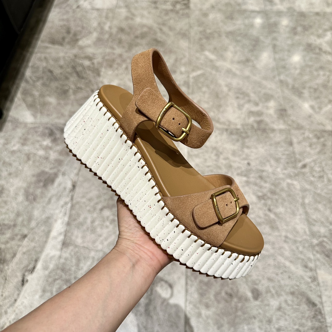 Chloé Women's Tan 'Woody' Heeled Sandals Leather Size 35-40 1 Chloé Women's Tan 'Woody' Heeled Sandals Leather Size 35-40
