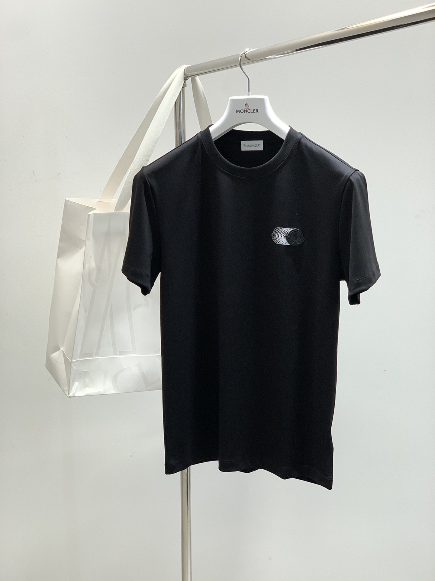 NO:410605,, , , , , , , , , , , , , , , , , , , , , , , , , , , , , , , , , , , , , , , , , , , , , , , , , , , , , , , , , , , , , , , , , , , , , , , , , , , , , , , , , , , , , , , , , , , , , , , , , , , , , , , , , , , , , , , , , , , , , , , , , , , , , , , , , , , , , , , , , , , , , , , , , , , , , , , , , , , , , , , , , , , , , , , , , , , , , , , , , , , , , , , , , , , , , , , , , , , , , , , , , , , , , , , , , , , , , , , , , , , , , , , , , , , , , , , , , , , , , , , , , , , , , , , , , , , , , , ,19860909,蒙口短袖 材质液氨棉 适用季节四季 领型圆领 袖长短袖 袖型常规 衣长常规 版型常规 款式其他 厚度常规  尺码 M-3XL尺码表48衣长66胸围100肩宽44.2 码数50衣长68胸围104肩宽45..4码数52衣长70胸围108肩宽46.6 码数54衣长72胸围112肩宽47.8 码数56衣长74胸围115肩宽49,,Moncler,T-shirt,alexander wang,Men's clothing