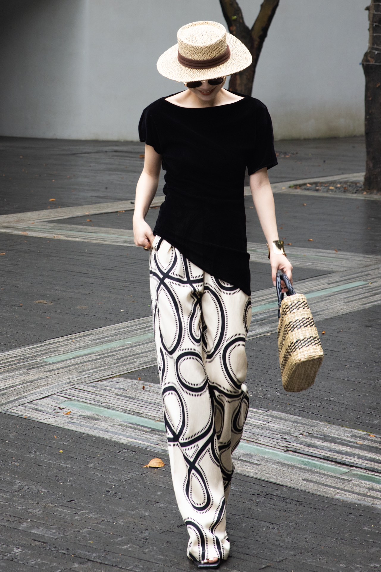 High-Quality Women’s French-Style Suit with Velvet Details and Graphic Design - 图片 6