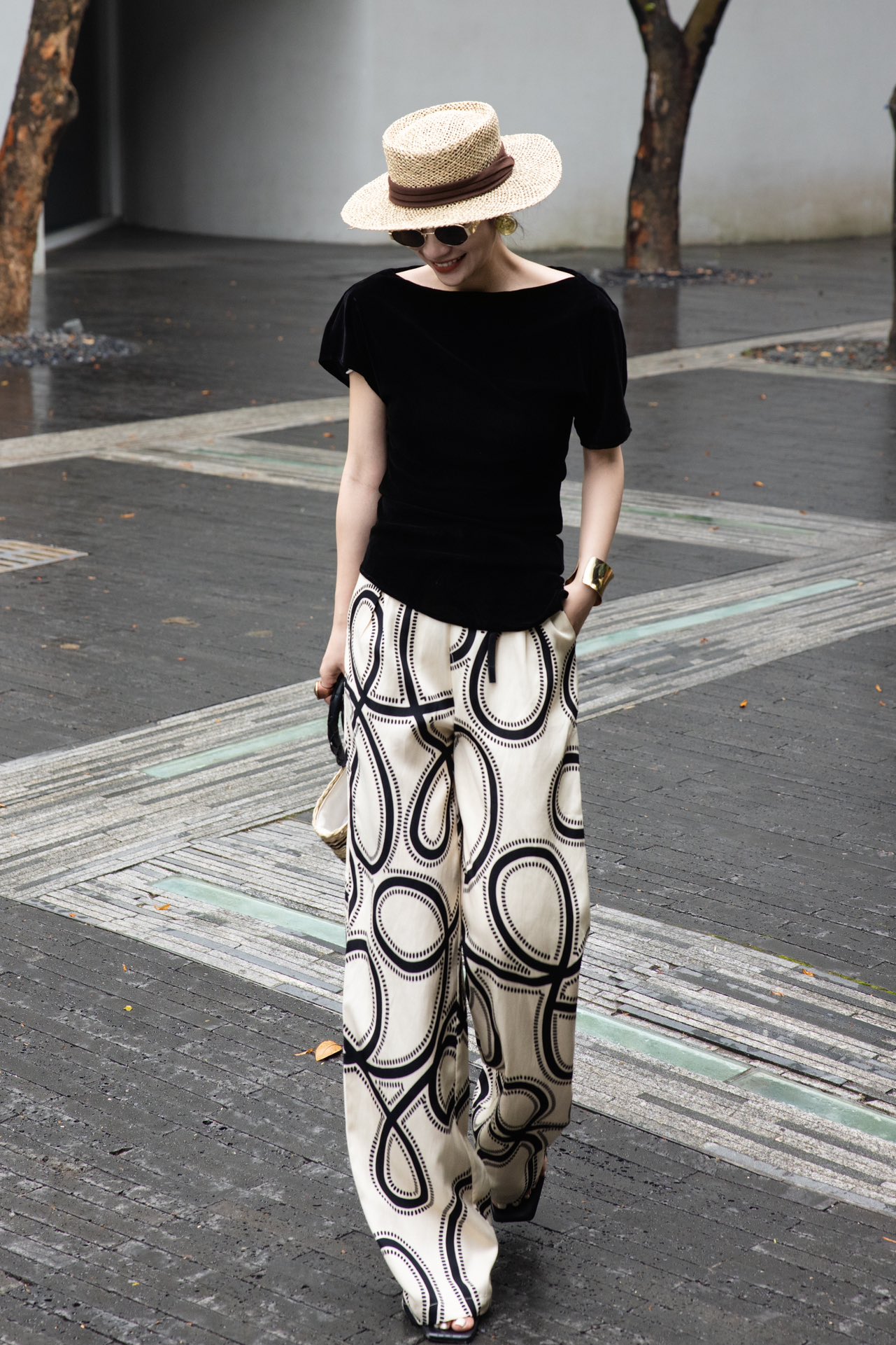 High-Quality Women’s French-Style Suit with Velvet Details and Graphic Design - 图片 7