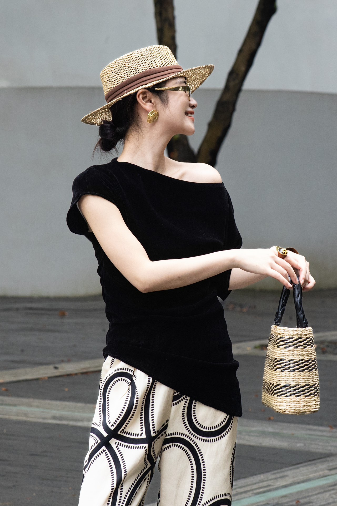 High-Quality Women’s French-Style Suit with Velvet Details and Graphic Design - 图片 4
