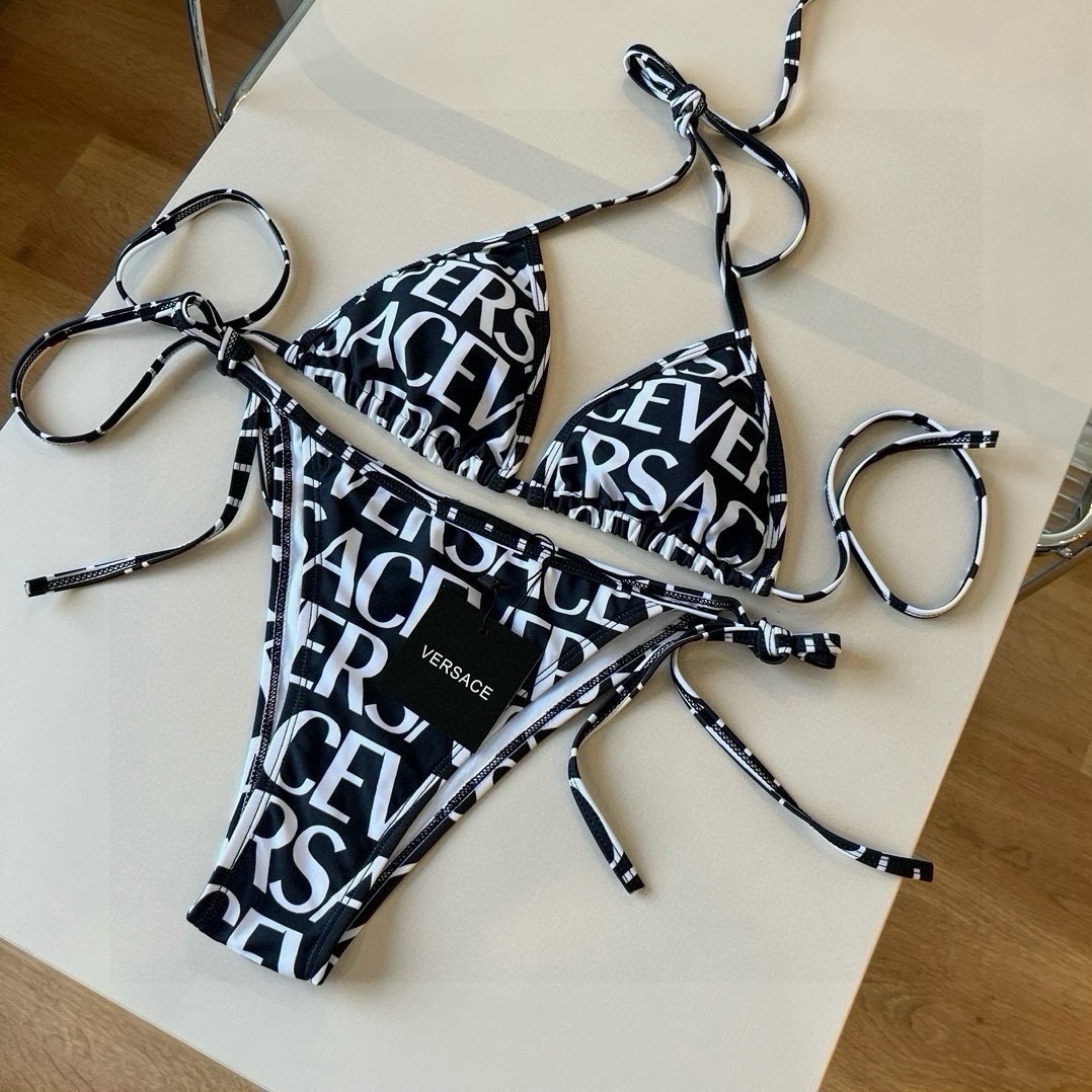 NO:305152,Versace official new swimsuit bikini, high-end customization, S M L XL swimsuit swim trunk bikini, swimsuit, swimming trunk, bikini, versace, swimsuits, bikinis19860909范思哲官方新款泳衣比基尼,高端定制,S M L XL泳衣泳裤比基尼,泳衣，泳裤，比基尼,versace,swimsuits,bikinis,accessory