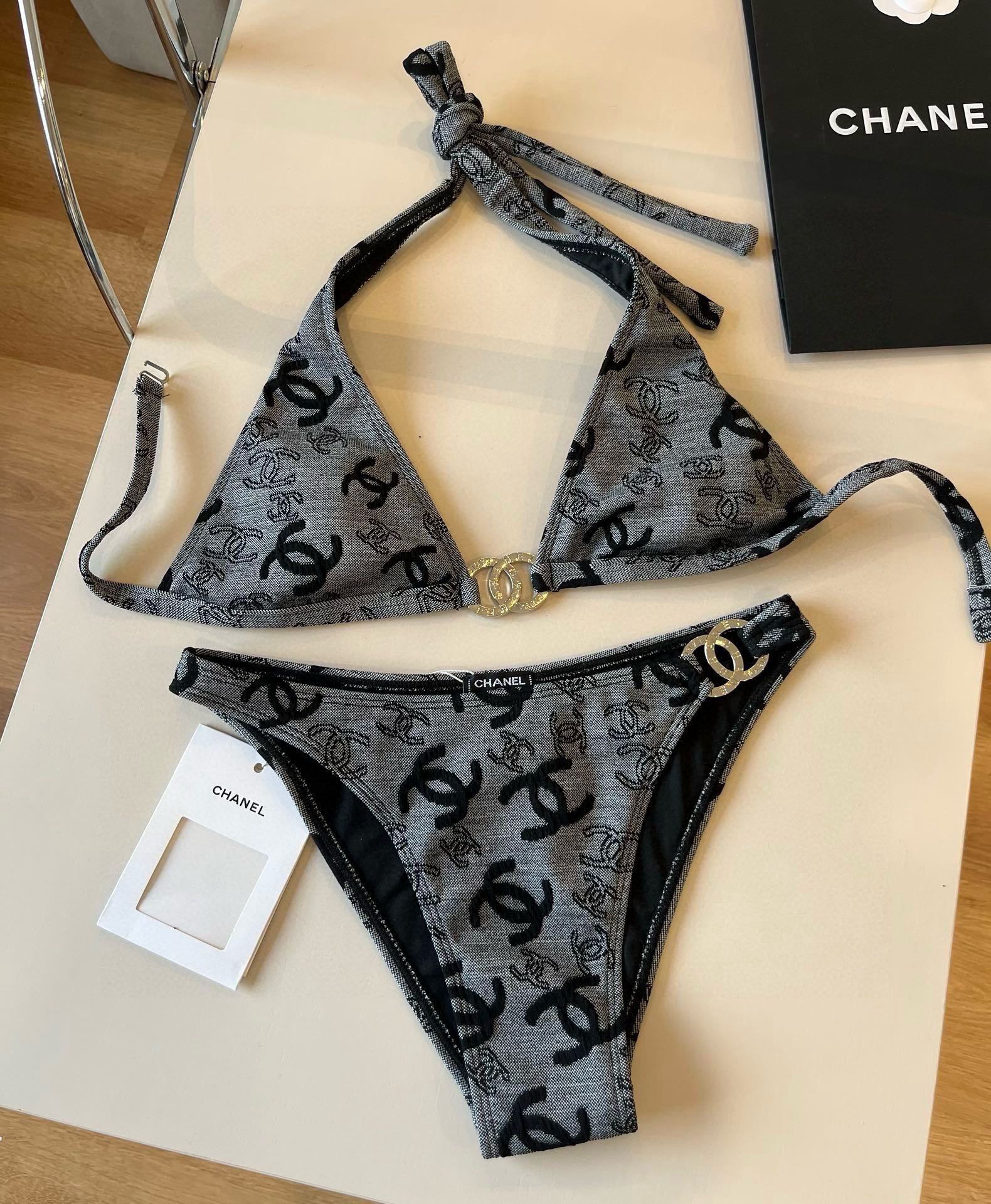 NO:305156,Chanel Chanel Bikini Swimsuit Latest Fabric S M L XL Swimsuit Swimsuit Bikini, Swimsuit, Swimsuit, Bikini, Chanel, Swimsuits, Bikinis19860909Chanel香奈儿比基尼泳衣 最新面料S M L XL泳衣泳裤比基尼,泳衣，泳裤，比基尼,chanel,chanel,swimsuits,bikinis,accessory