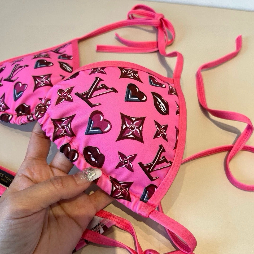 NO:305179,LV bikini is suitable for swimsuits in many scenarios♀Seaside, swimming pool, hot spring, water park, rafting can be worn inside and outside, and the fabric is breathable and comfortable. Quick-drying elastic swimsuits are easier to clean. S M L XL swimsuits, swimsuits, swimsuits, bikinis, louis vuitton, swimsuits, bikinis19860909LV比基尼适合多种场景的游泳衣♀海边 游泳池 温泉 水上乐园 漂流都可以内搭外穿也完全可以 面料透气舒适.速干弹性的游泳衣更加帖肤易清洗.S M L XL泳衣泳裤比基尼,泳衣，泳裤，比基尼,louis vuitton,swimsuits,bikinis,accessory