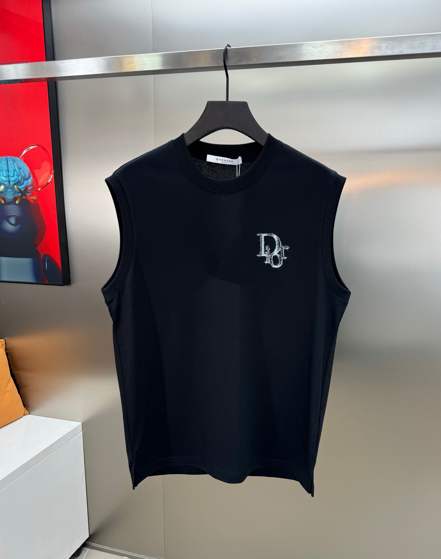 Dior 品牌【DIOR迪奥】2025夏季新品背心T袖 简约款式 任何人都可以轻松驾驶 进口定制丝光棉面料 手软舒适有型 吸汗透气