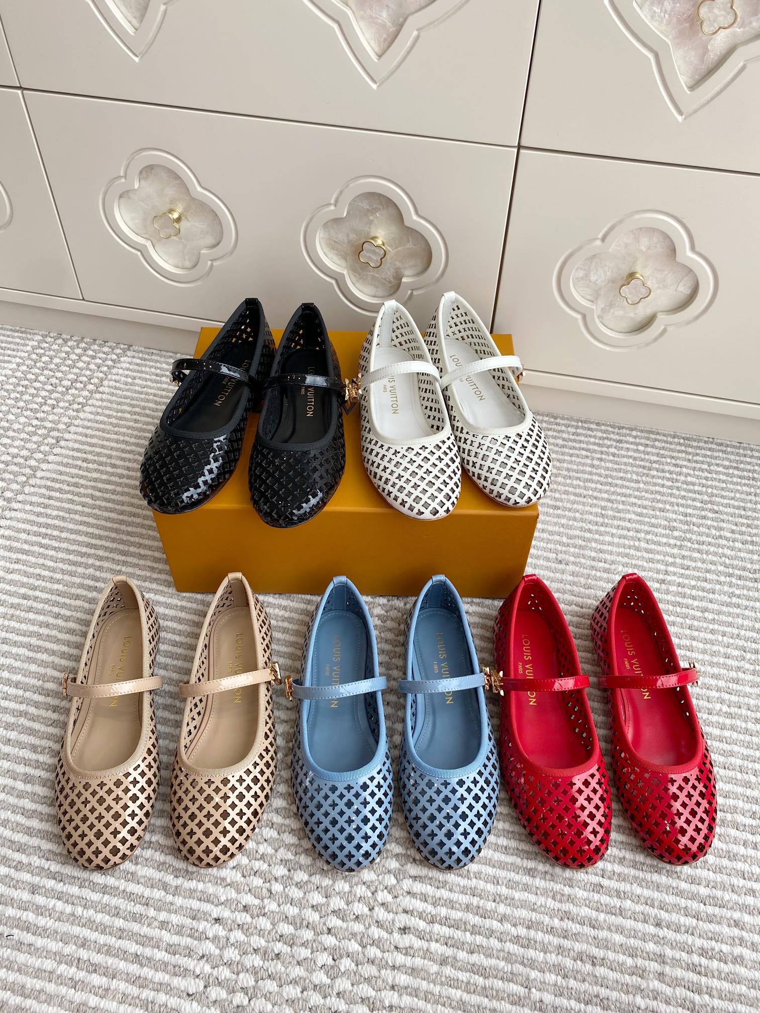 NO:264558,LV·Laser perforated hollowed-out Mary Jane ballet shoes·34-41, Mary Jane, louis vuitton,mary Jane19860909LV·激光穿孔镂空玛丽珍芭蕾舞鞋·34-41,玛丽珍,louis vuitton,mary jane,Women's Shoes