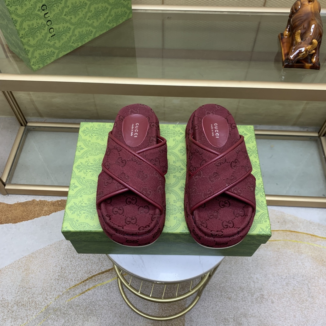 NO:283338,The new model is on the shelves. The latest popular fashion slippers official website original version 1:1 open mold and original quality, fine workmanship and pure handmade, showing low-key luxury and high-end atmosphere, exquisite, delicate, calm and steady, comfortable to wear, versatile style, worth having 38-45.,,slippers19860909新款上架 .古奇最新爆款时尚拖鞋官网原版1:1开模原单品质,做工精细纯手工制作,彰显低调奢华高端大气,精巧细腻沉着稳重,穿着舒适,百搭款式,值得拥有38一45.,,slippers,Men's shoes