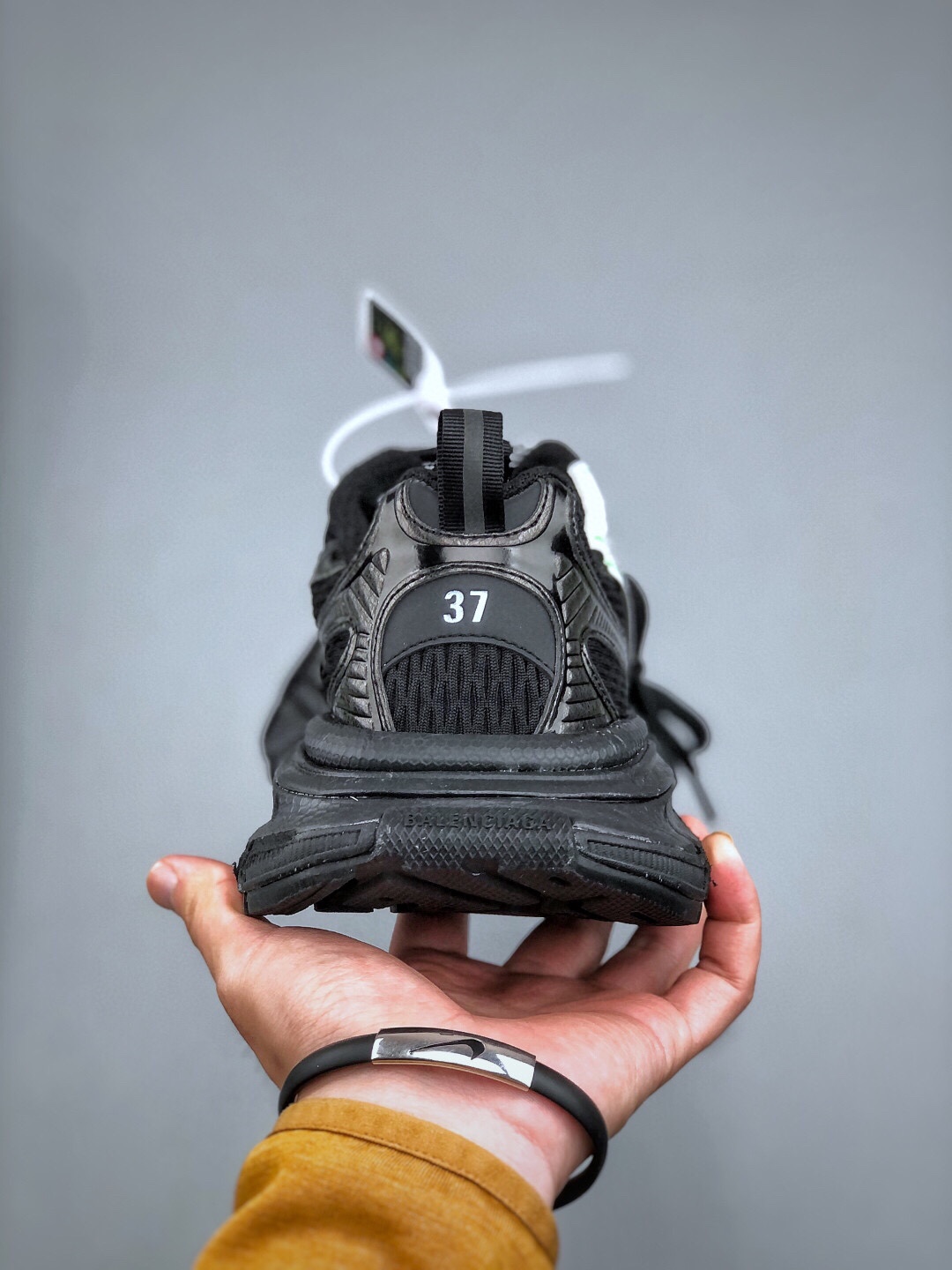 Balenciaga 3XL Sneakers: Retro Low-Top, Trendy, and Versatile Running Shoes 7 i1746309648 6102 5