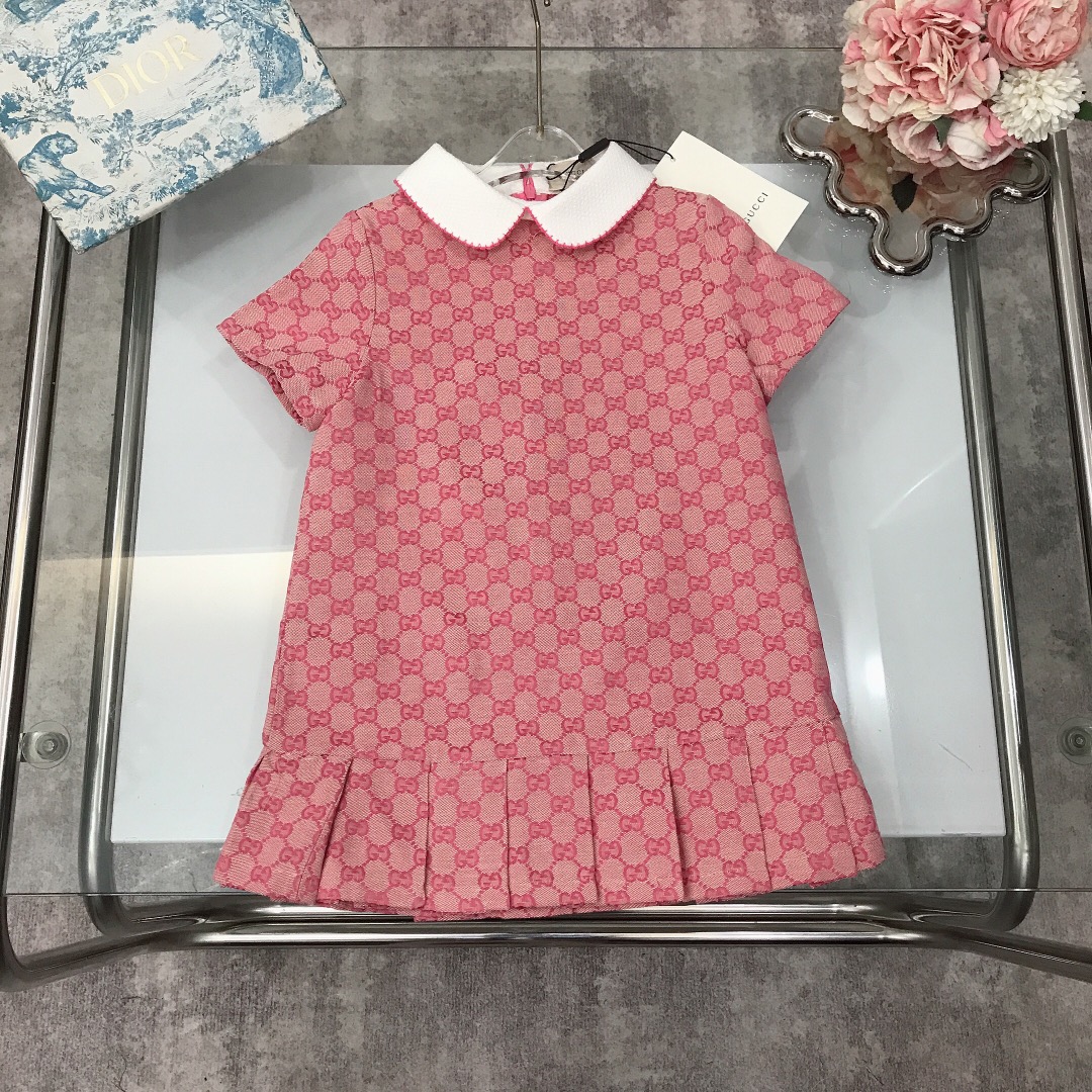 NO:212040,[Spot delivery] Recommended to hand wash High-end fabrics cannot be machine washed GUCC* high-end model ~ Double GG jacquard denim dress Built 1:1 for counter Full letter jacquard denim fabric Soft and delicate versatile style Doll neck lapel design Exquisite Super versatile style The upper body is casual and comfortable without losing the ladylike temperament The style is upright Size 110-120-130-140-【CM】, clothes, gucci, skirts,19860909【现货发】   建议手洗 高端面料不可机洗 GUCC* 高定款～ 双GG提花牛仔连衣裙 专柜1:1打造 全面字母提花牛仔面料 面料柔软细腻 百搭款 娃娃领小翻领设计 精致感十足  超级百搭款 上身休闲舒适又不失淑女气质 版型立挺 尺码110-120-130-140-【CM】,衣服,gucci,skirts,,Children's