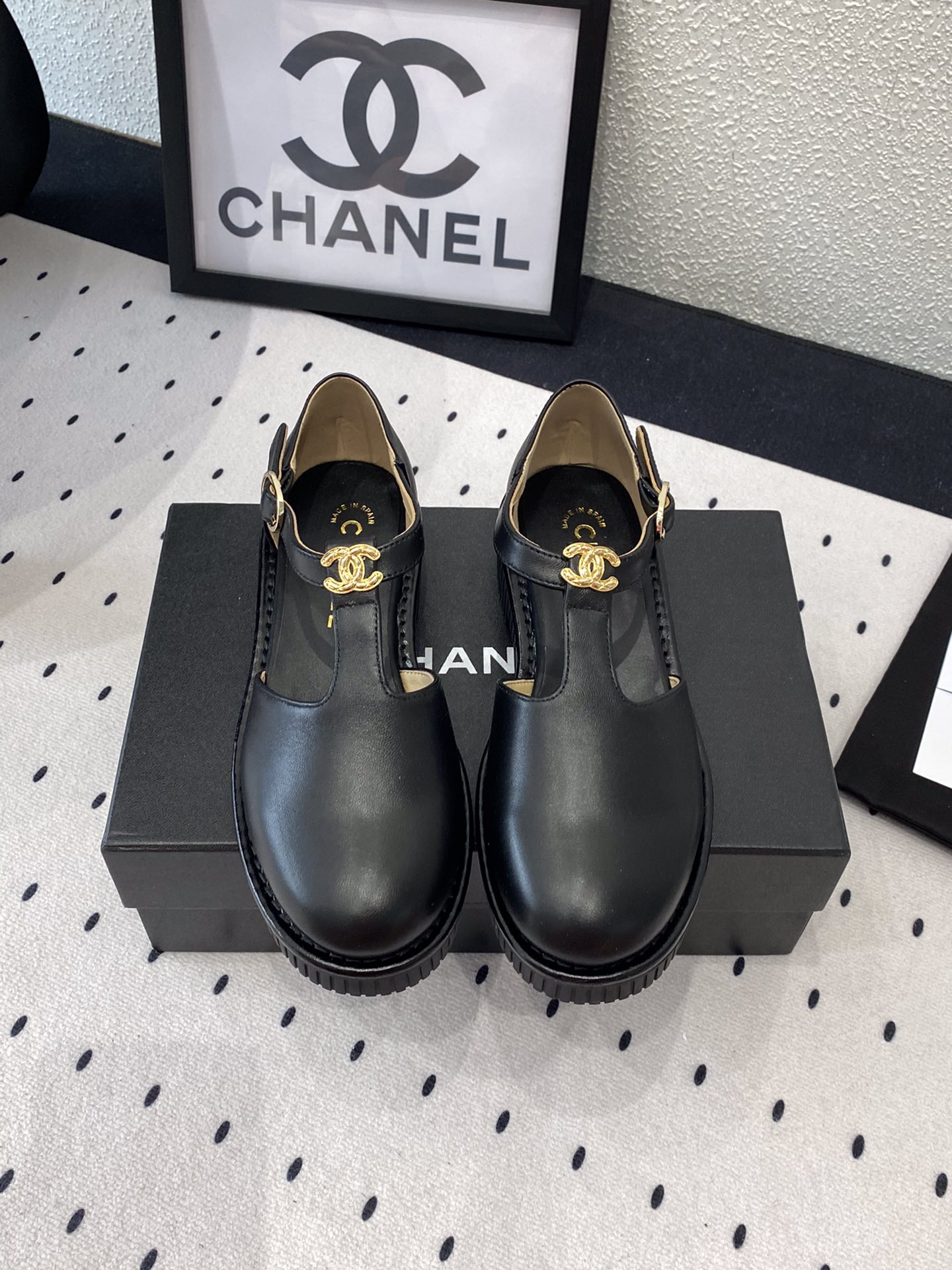 NO:264535,Chanel's new Mary Jane rear empty sandals. The extraordinary double C has a variety of color matching elements... The diversified mix and match are very beautiful and versatile, and the foot is very light. Comfortable and super delicate and elegant. The upper, original imported sheepskin inner, original sheepskin inner, outsole, original rubber molded outsole. Size: 35-40 (41 42 customized), sandals, chanel, sandals, mary jane, sheepskin19860909Chanel新款玛丽珍后空凉鞋 不平凡的双C拥入了多种配色元素…多元化混搭非常好看百搭,上脚非常轻巧 舒适超级秀气优雅的一款后空凉鞋 鞋面 原版进口羊皮 内里 原版羊皮内里 大底 原版橡胶成型大底 Size:35-40(41 42订做),凉鞋,chanel,sandals,mary jane,sheepskin,Women's Shoes