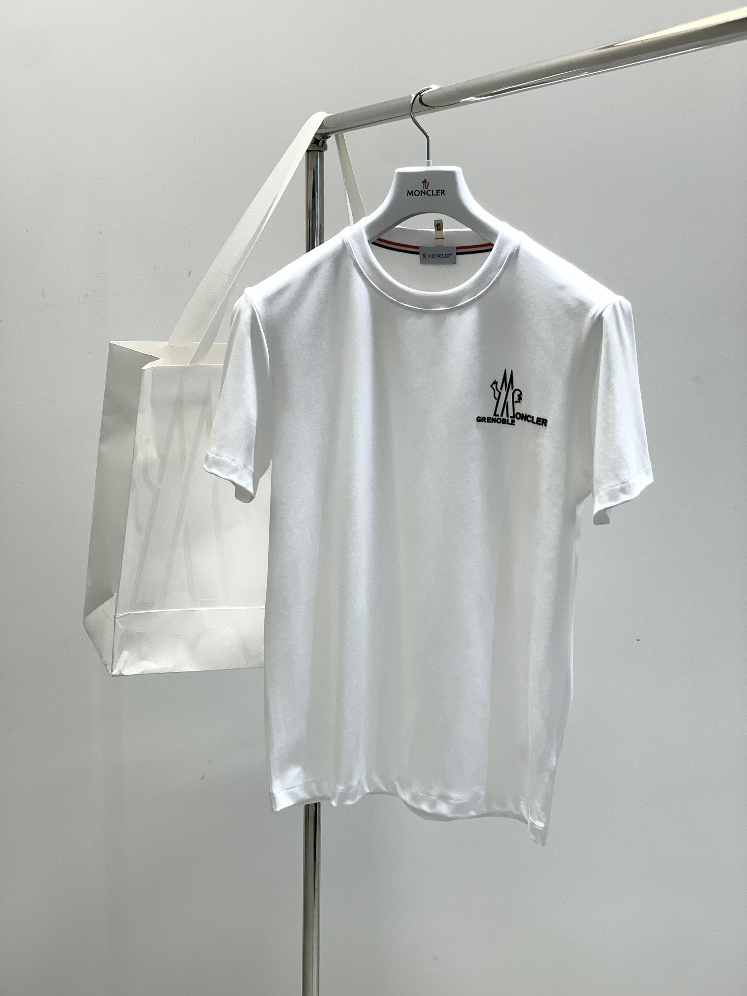 NO:159166,, cover, short sleeves, liquid ammonia cotton, suitable for seasons, collar round neck, sleeve length, short sleeves, regular sleeves, regular clothing length, regular style, other styles, regular thickness, size M-3XL size chart, number of 48, length, 66, bust 100, shoulder width 44.2, size 50, length 68, bust 104, shoulder width 45..4, size 52, length 70, bust 108, shoulder width 46.6, size 54, length 72, bust 112, shoulder width 47.8, size 56, length 74, bust 115, shoulder width 49,, Moncler, T-shirt, alexander wang19860909,蒙口 短袖 材质液氨棉 适用季节四季 领型圆领 袖长短袖 袖型常规 衣长常规 版型常规 款式其他 厚度常规 尺码 M-3XL尺码表码数48衣长66胸围100肩宽44.2 码数50衣长68胸围104肩宽45..4码数52衣长70胸围108肩宽46.6 码数54衣长72胸围112肩宽47.8 码数56衣长74胸围115肩宽49,,Moncler,T-shirt,alexander wang,Men's clothing