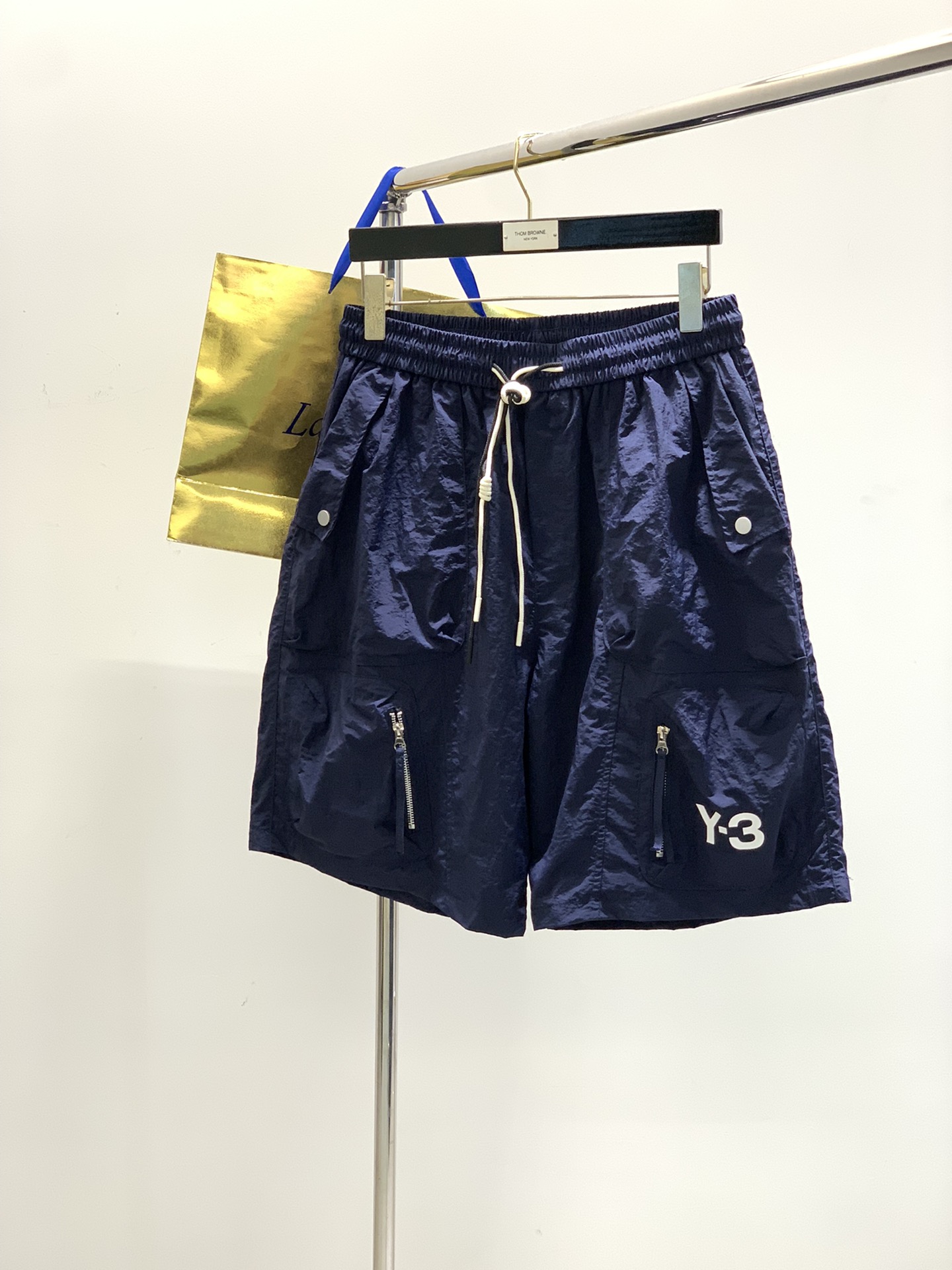 NO:159189,,Y-3 Yamamoto Yoshi, the latest summer products, special counters are available at the same time, original singles, fashionable casual shorts, imported original fabric, excellent comfort, classic Y3 letter logo, extremely high grade, comfortable and breathable, fashionable and stylish on the upper body, 2 colors recommended, code number M-2XL, shorts, alexander wang19860909,Y-3 山本耀司,夏季最新品,专柜同步有售,原单狠货,时尚休闲短裤,进口原版面料,舒适度极佳,经典Y3字母logo,档次极高,舒适透气,上身时尚有型,2色推荐,码数M-2XL,,shorts,alexander wang,Men's clothing