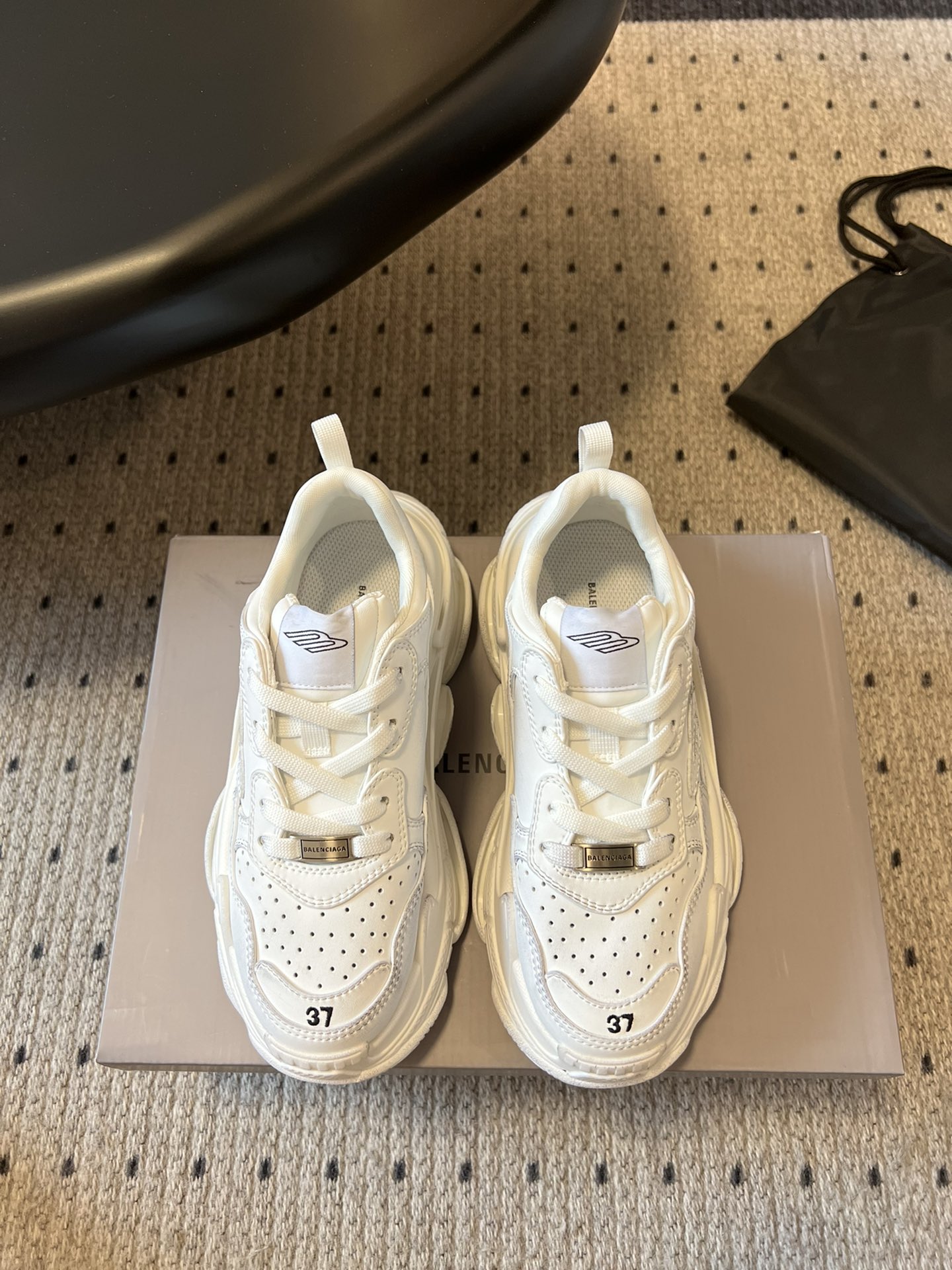 NO:265814,Purchase level Balenciag* 25ss thick-soled dad shoes Dad shoes produced by large manufacturers, the quality is still the same, the difference is the market version, self-purchase original independent development, custom-made upper fabric, Italian mixed lambskin footbed, original molded sole Upper: fabric for the layout Outsole: molded sole Size: 35~39 (40 customized), dad shoes, balenciaga, sheepskin19860909代购级别 Balenciag* 25ss厚底老爹鞋 大厂出品老爹鞋 、品质依旧、区别市面抢出版本、自购原版独立开发、鞋面订制对版面料、意大利混种小羊皮垫脚、原版开模大底 鞋面:对版面料 大底:开模大底 Size:35~39 (40订做),老爹鞋,balenciaga,sheepskin,Women's Shoes